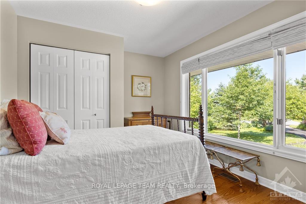 Photo 16 of 136 Kerscott Heights Way, Ottawa, Dunrobin Shores — HOMEH