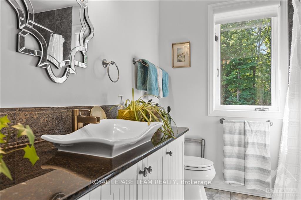 Photo 17 of 136 Kerscott Heights Way, Ottawa, Dunrobin Shores — HOMEH