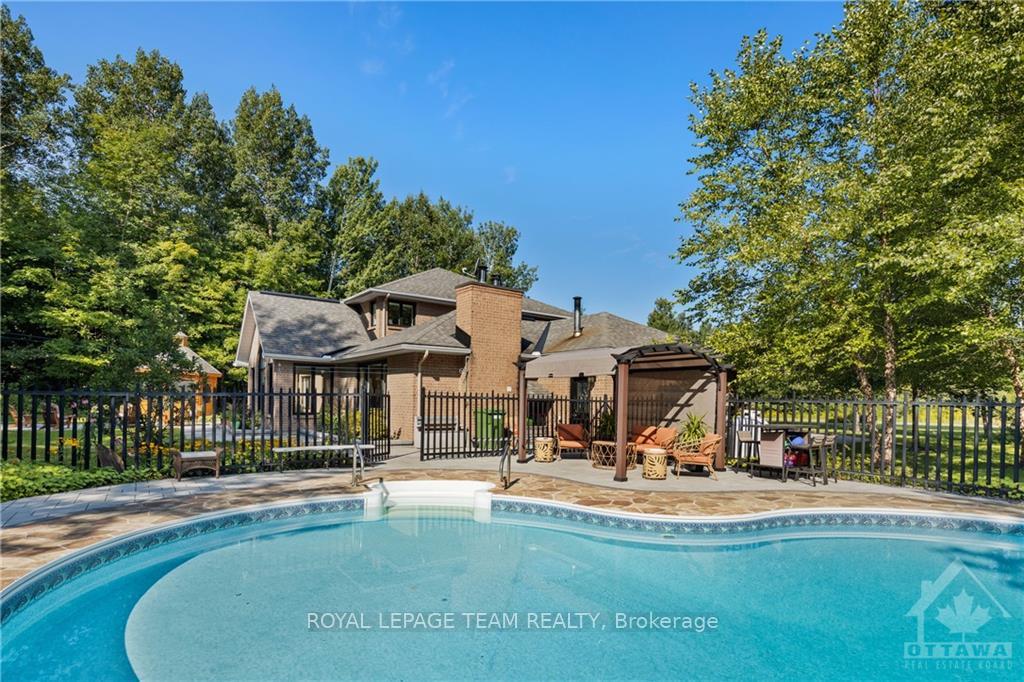Photo 27 of 136 Kerscott Heights Way, Ottawa, Dunrobin Shores — HOMEH