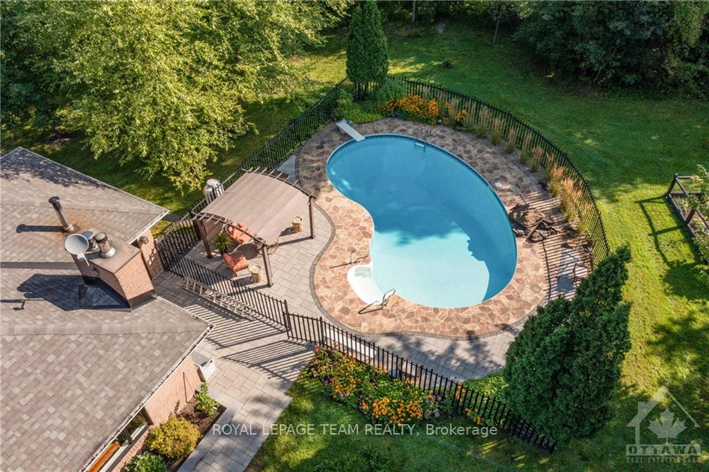 Photo 28 of 136 Kerscott Heights Way, Ottawa, Dunrobin Shores — HOMEH