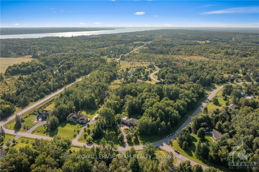 Photo 30 of 136 Kerscott Heights Way, Ottawa, Dunrobin Shores — HOMEH