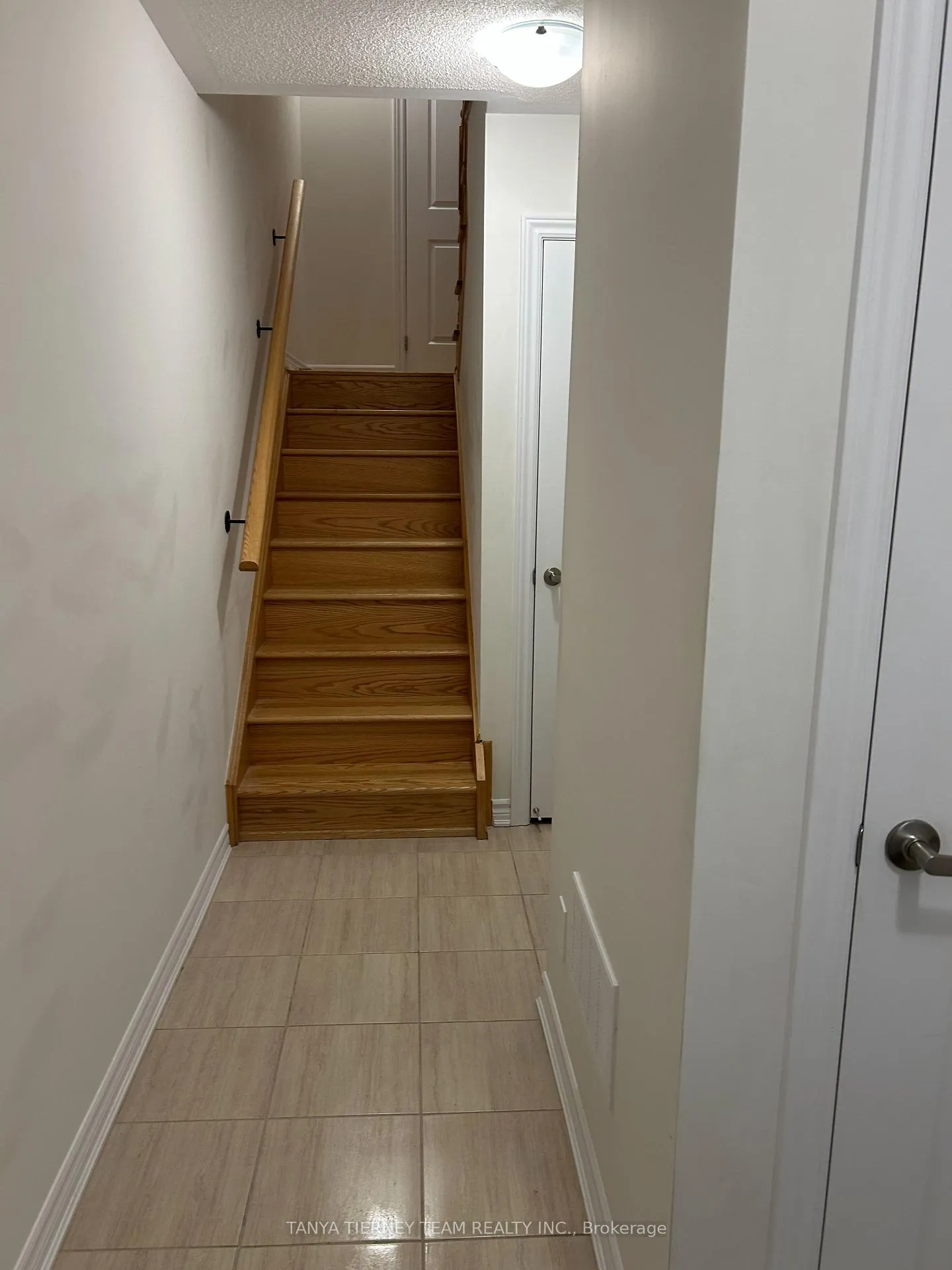 Photo 4 of 59 Porcelain Way, Whitby, Rolling Acres — HOMEH