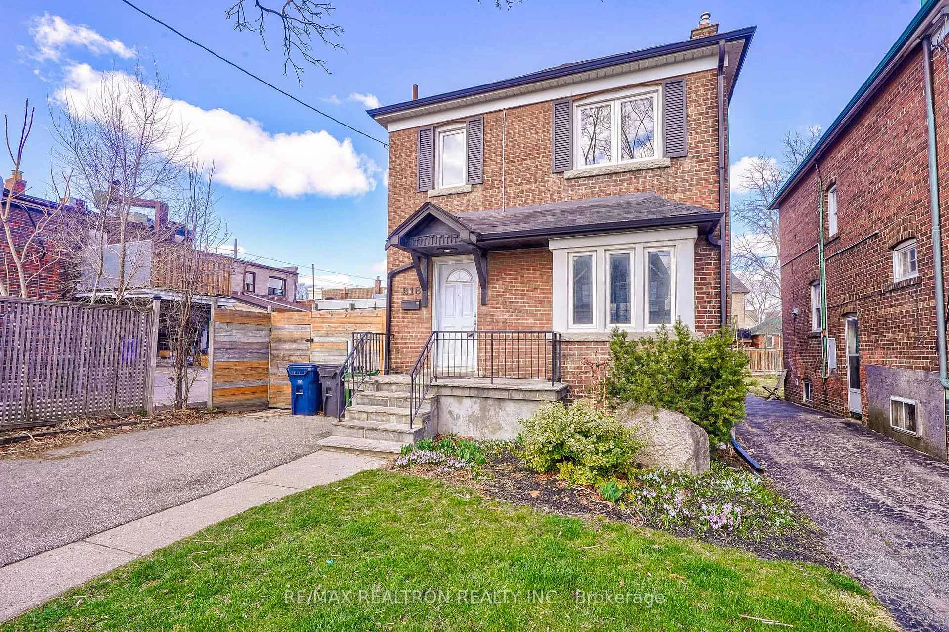 Photo 1 of 216 Brooke Avenue, Toronto, Bedford Park-Nortown — HOMEH