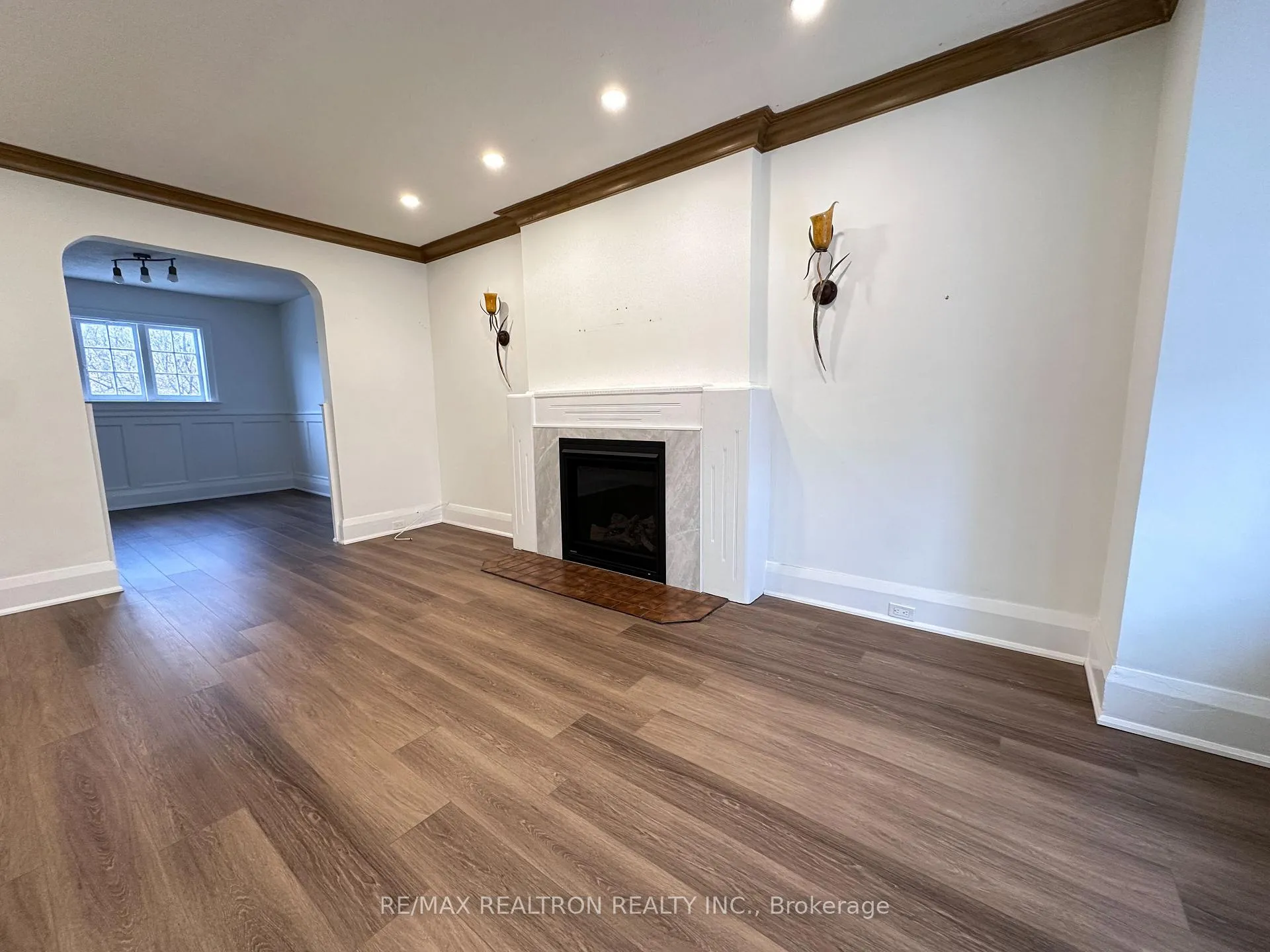 Photo 2 of 216 Brooke Avenue, Toronto, Bedford Park-Nortown — HOMEH