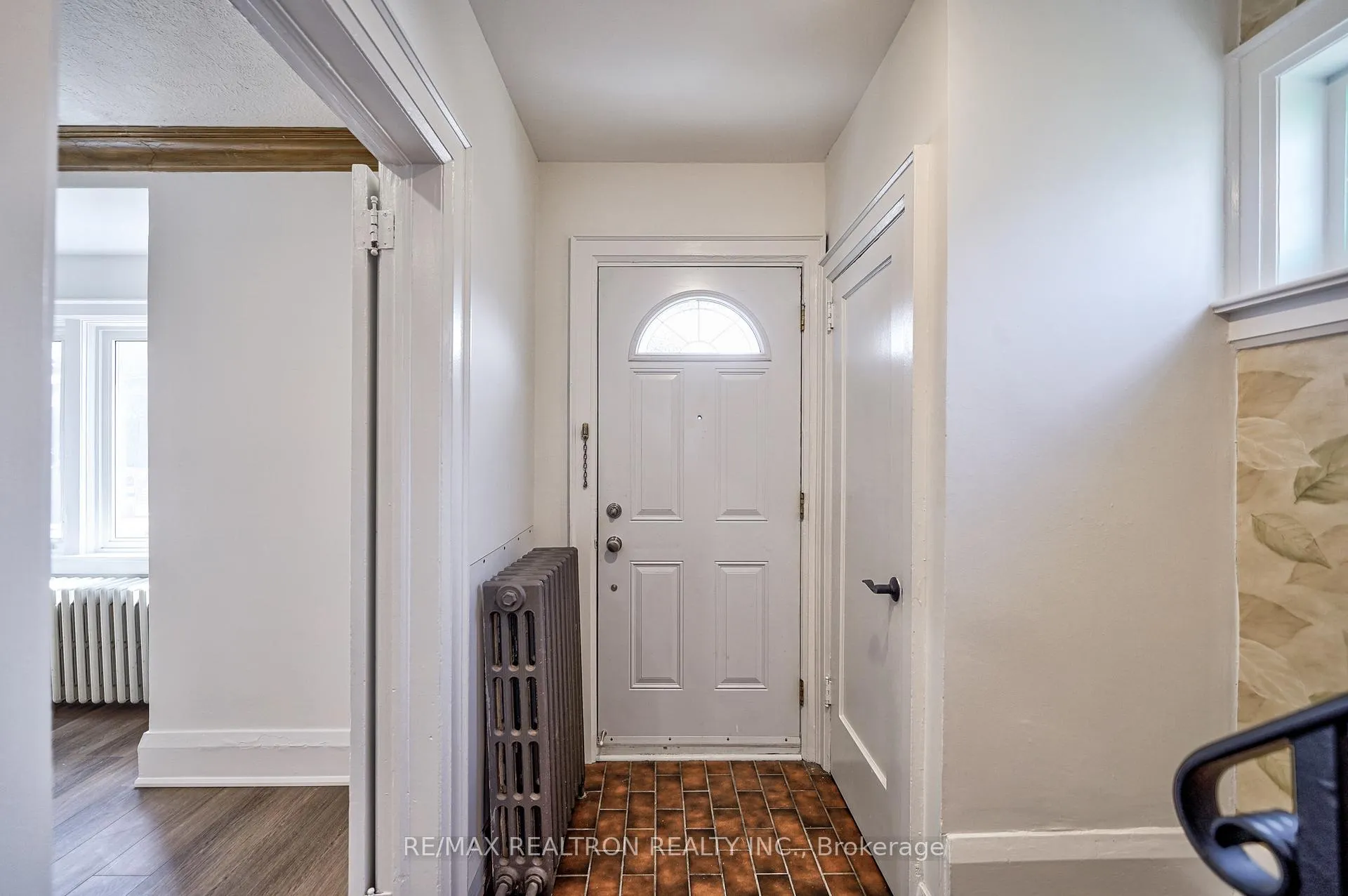 Photo 3 of 216 Brooke Avenue, Toronto, Bedford Park-Nortown — HOMEH