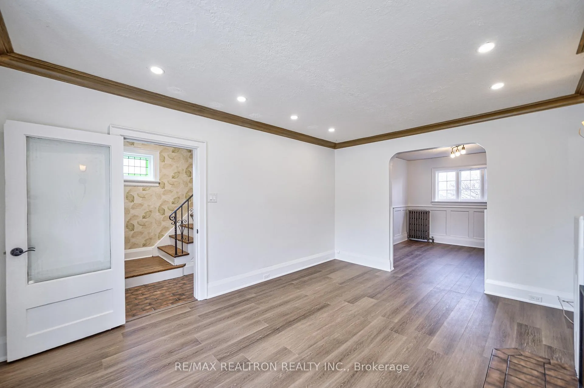 Photo 4 of 216 Brooke Avenue, Toronto, Bedford Park-Nortown — HOMEH