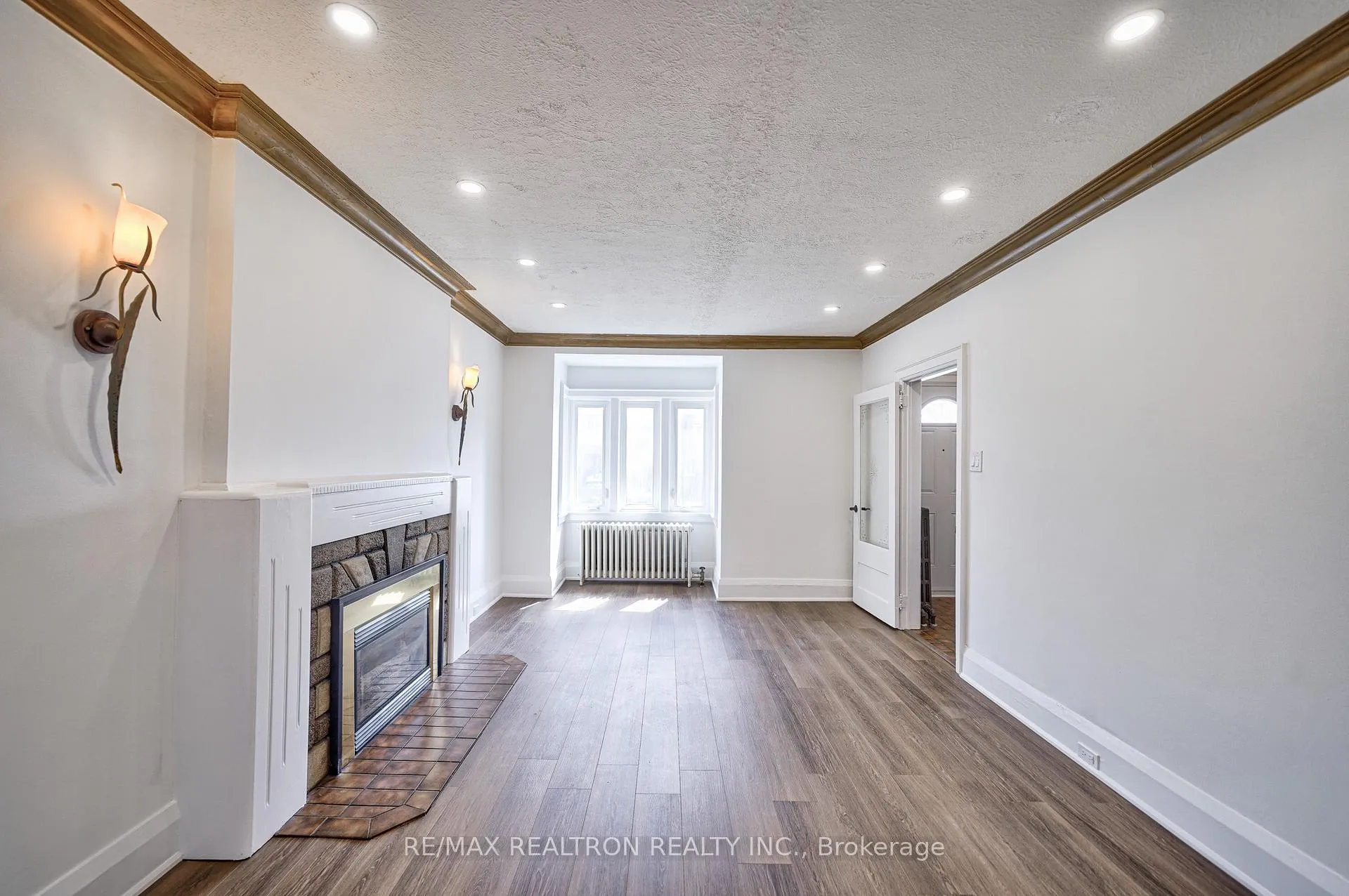 Photo 5 of 216 Brooke Avenue, Toronto, Bedford Park-Nortown — HOMEH
