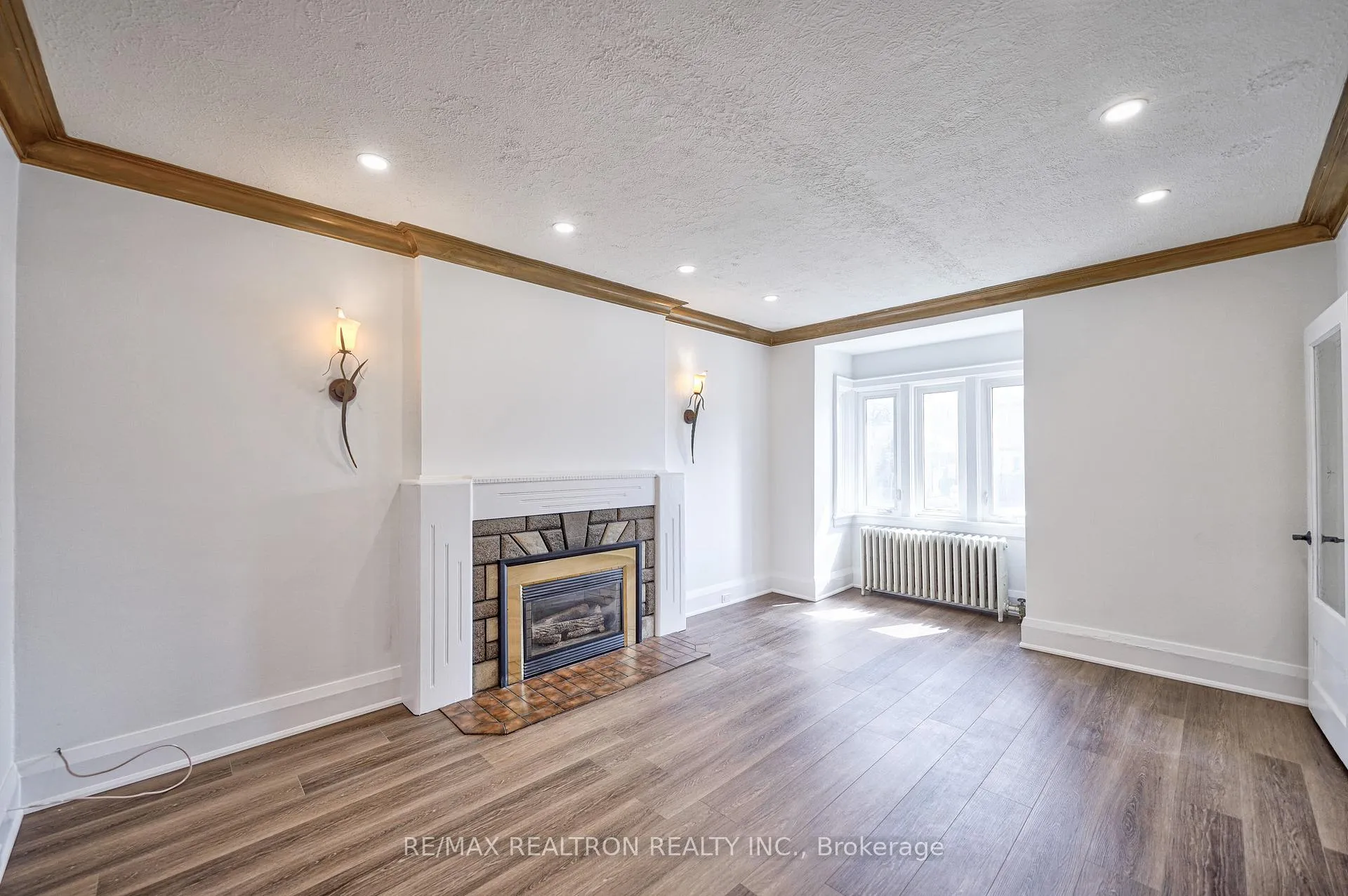 Photo 6 of 216 Brooke Avenue, Toronto, Bedford Park-Nortown — HOMEH