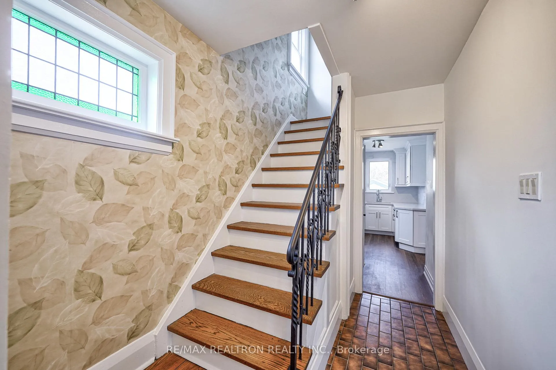Photo 10 of 216 Brooke Avenue, Toronto, Bedford Park-Nortown — HOMEH