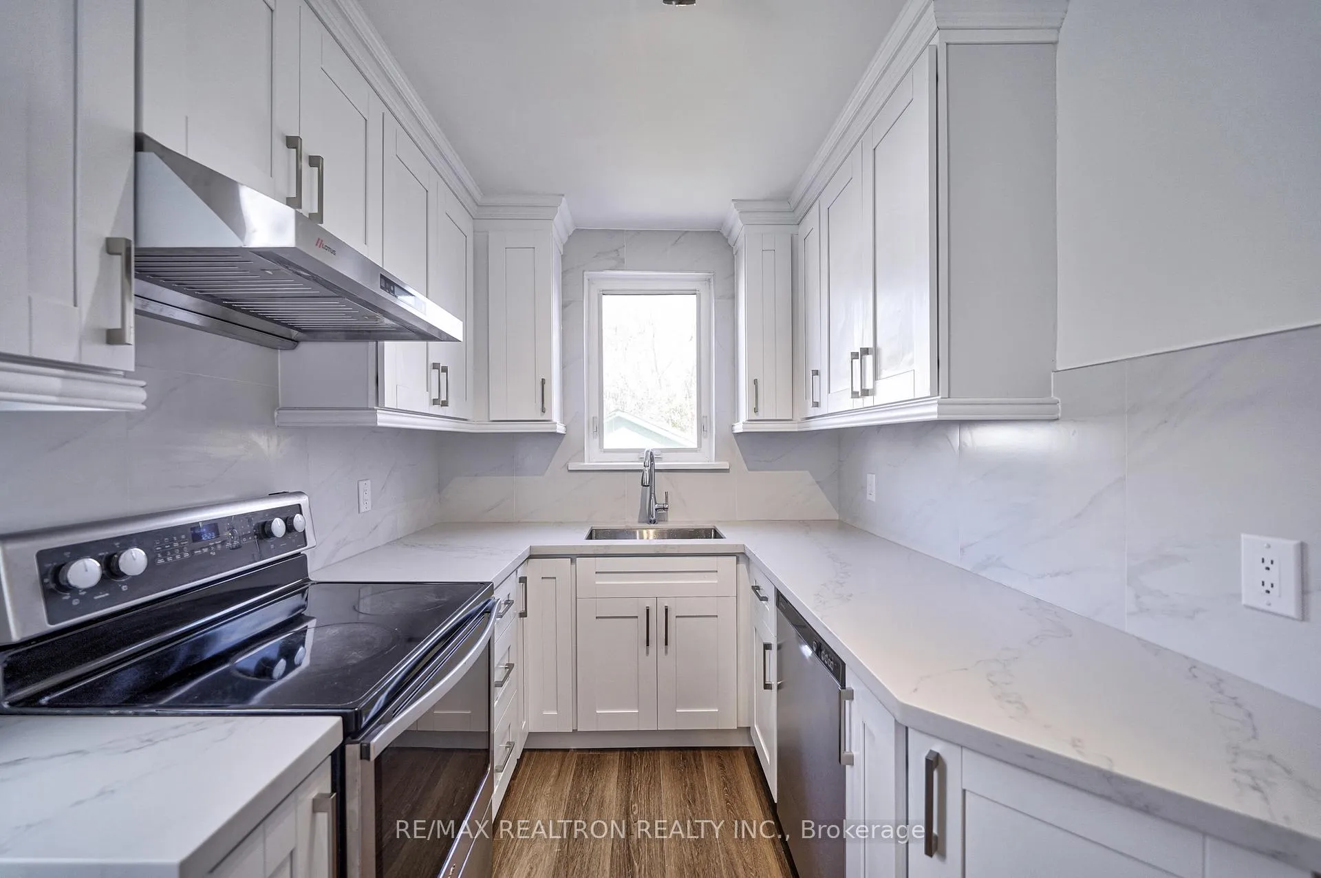 Photo 11 of 216 Brooke Avenue, Toronto, Bedford Park-Nortown — HOMEH