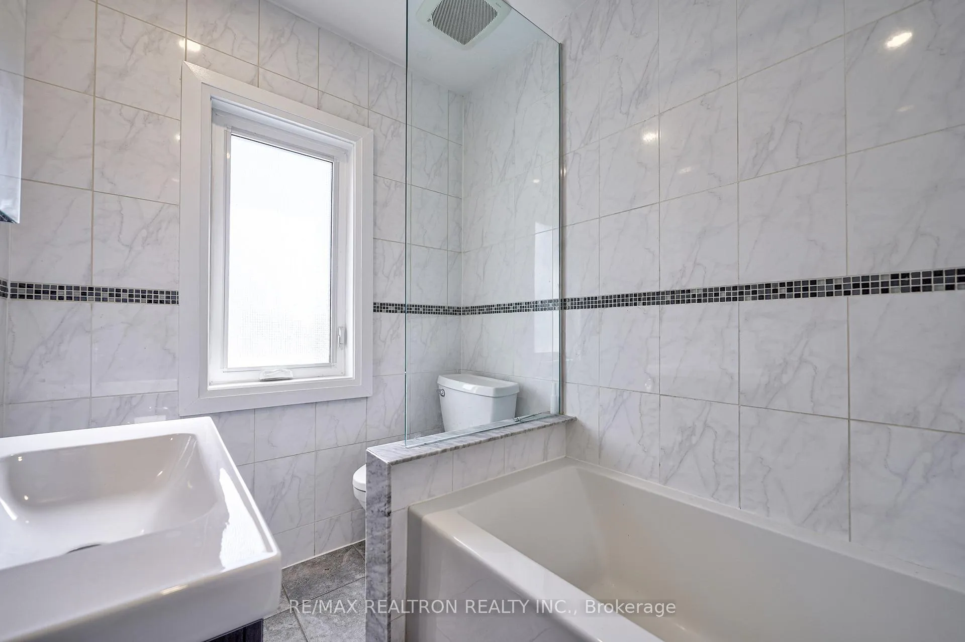 Photo 24 of 216 Brooke Avenue, Toronto, Bedford Park-Nortown — HOMEH