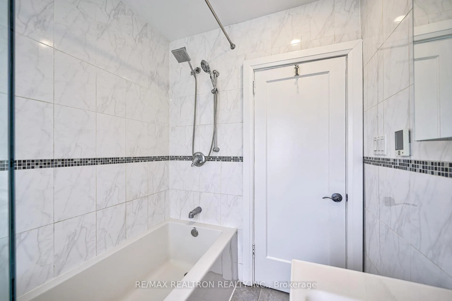 Photo 25 of 216 Brooke Avenue, Toronto, Bedford Park-Nortown — HOMEH