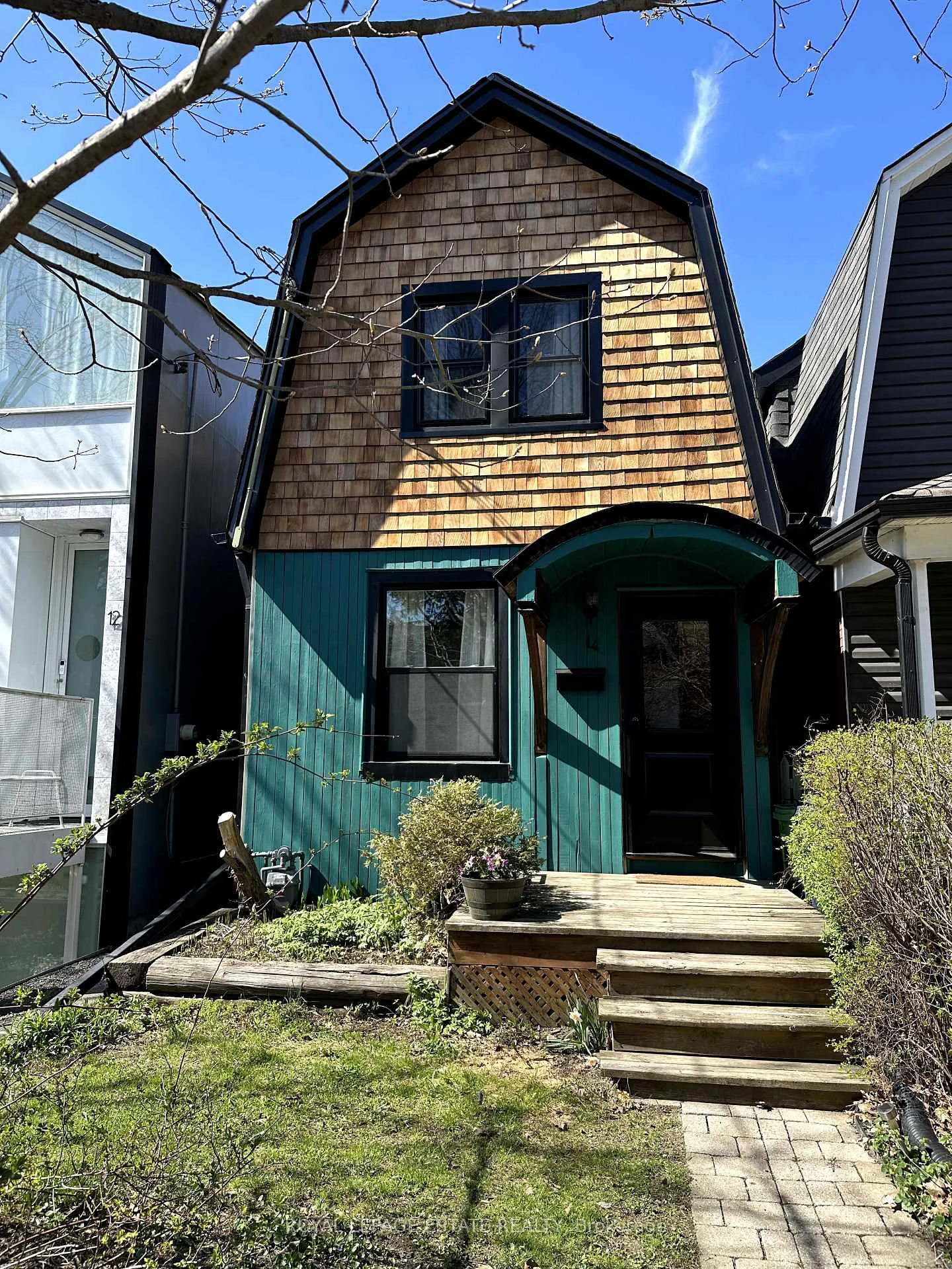Photo 2 of 14 Cassels Avenue, Toronto, Woodbine Corridor — HOMEH