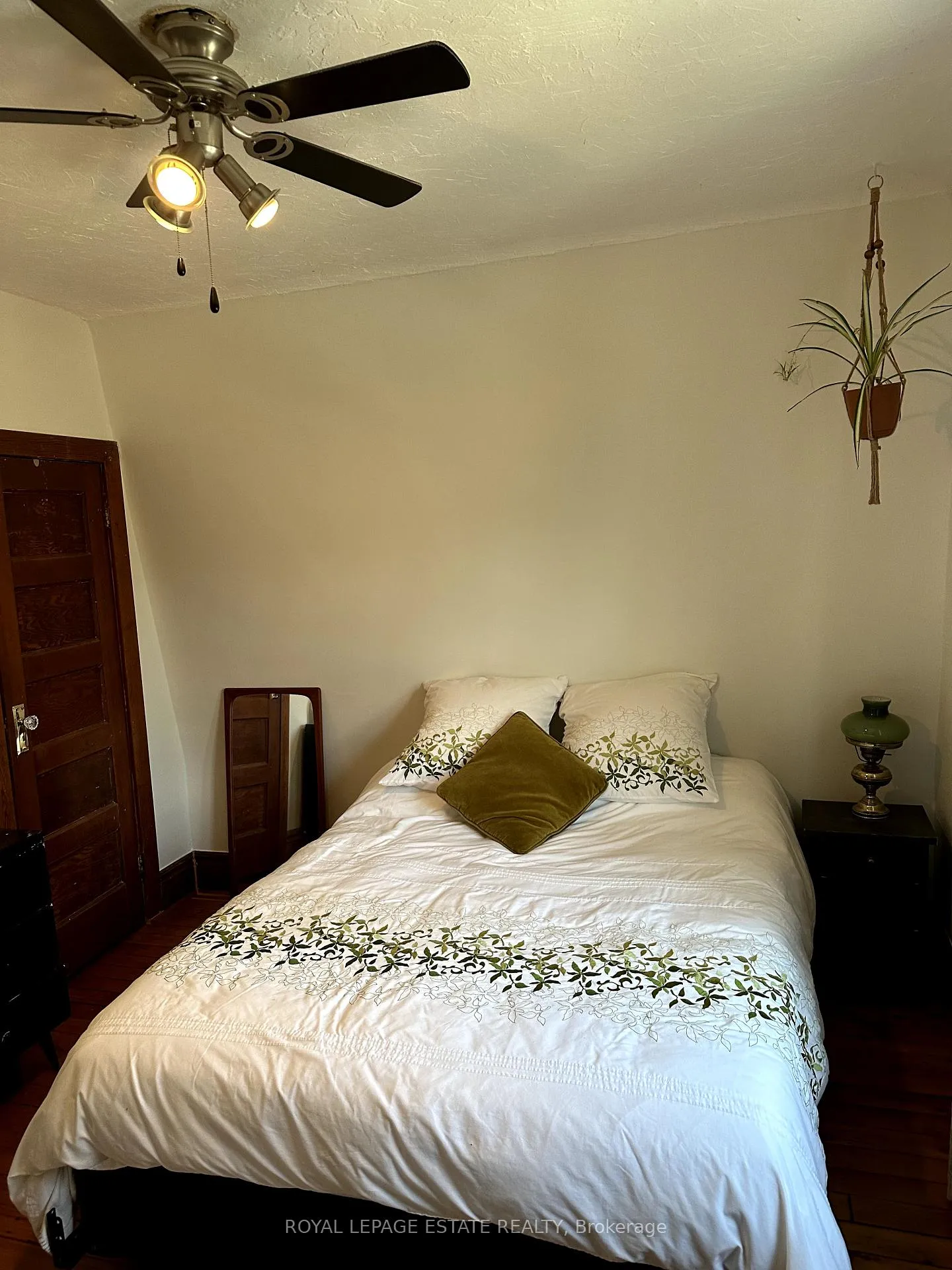 Photo 10 of 14 Cassels Avenue, Toronto, Woodbine Corridor — HOMEH