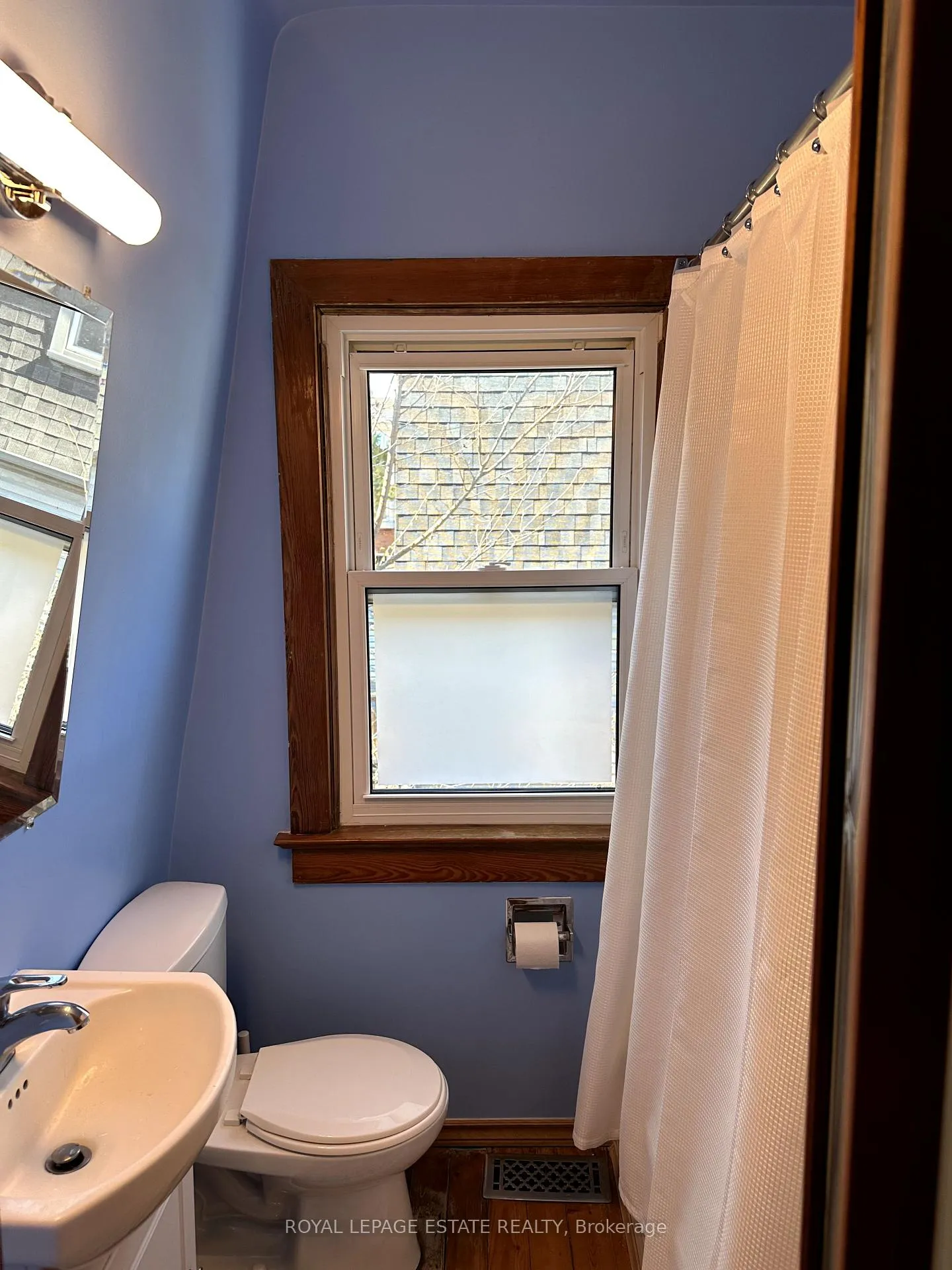 Photo 12 of 14 Cassels Avenue, Toronto, Woodbine Corridor — HOMEH