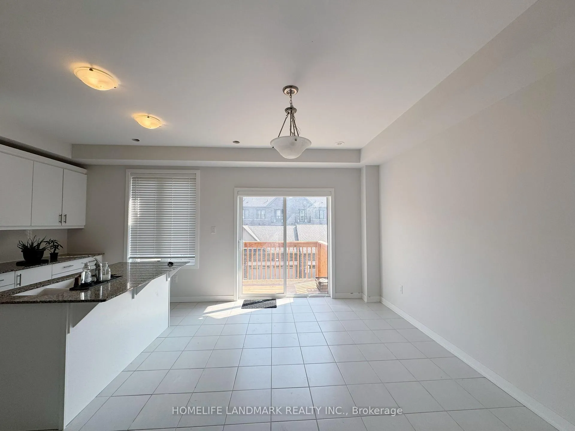 Photo 5 of 52 Selfridge Way, Whitby, Downtown Whitby — HOMEH
