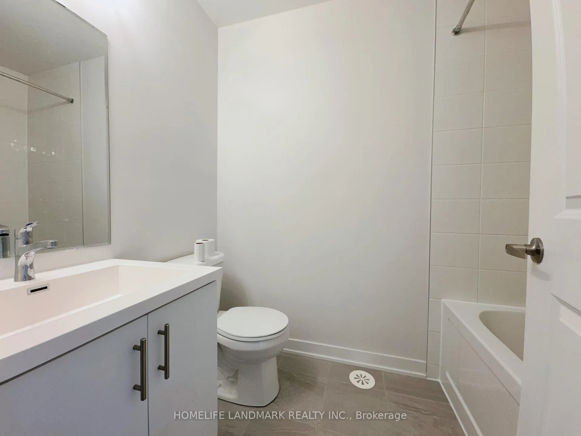 Photo 8 of 52 Selfridge Way, Whitby, Downtown Whitby — HOMEH