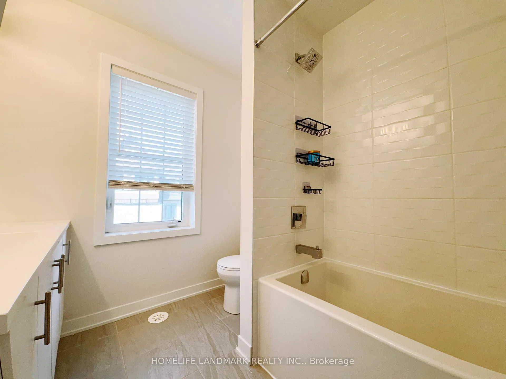 Photo 9 of 52 Selfridge Way, Whitby, Downtown Whitby — HOMEH