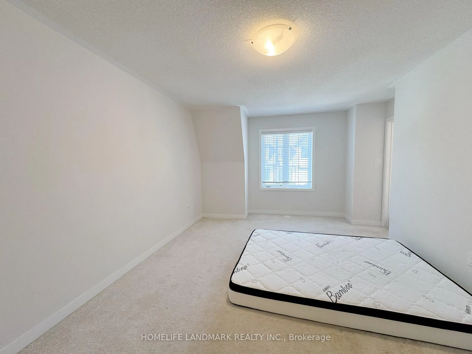 Photo 11 of 52 Selfridge Way, Whitby, Downtown Whitby — HOMEH