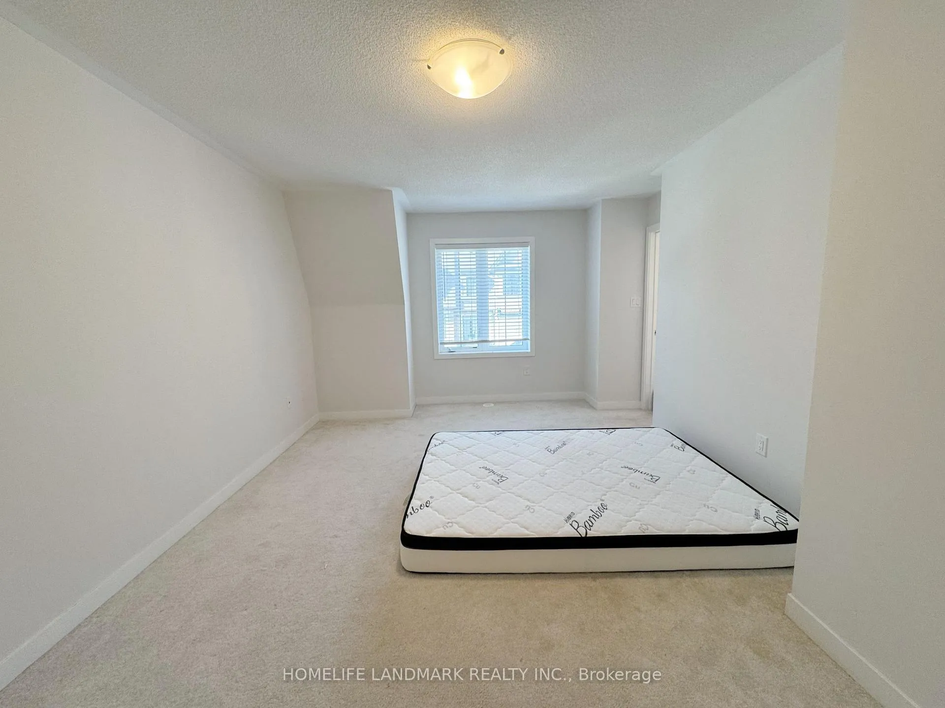 Photo 13 of 52 Selfridge Way, Whitby, Downtown Whitby — HOMEH