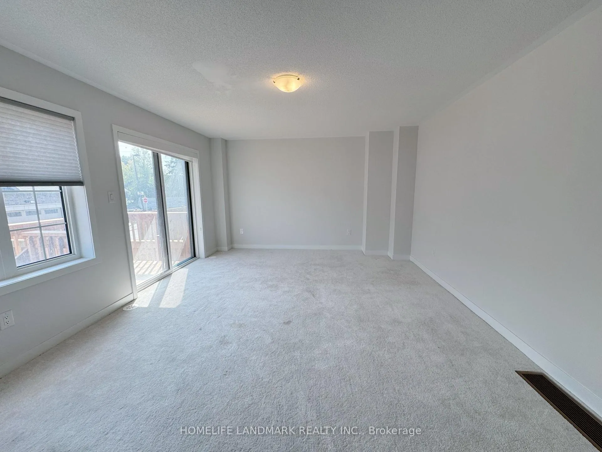 Photo 15 of 52 Selfridge Way, Whitby, Downtown Whitby — HOMEH