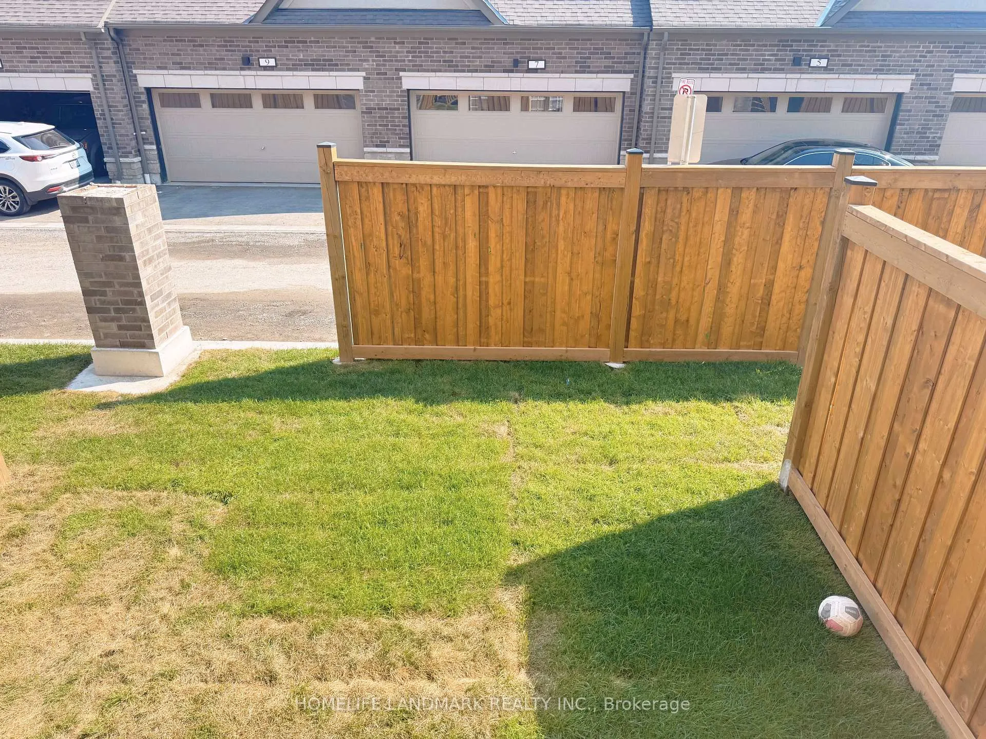 Photo 16 of 52 Selfridge Way, Whitby, Downtown Whitby — HOMEH