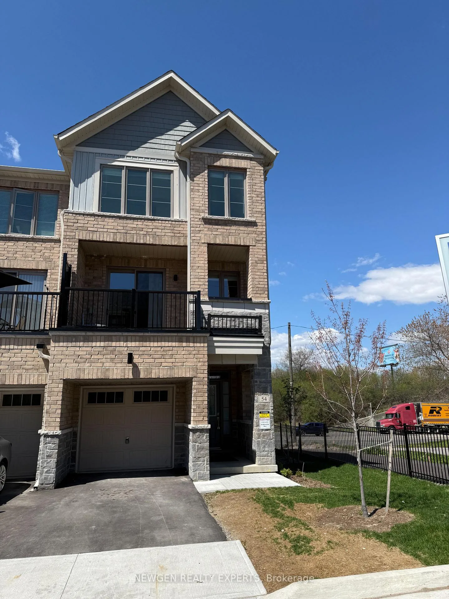 Photo 2 of 54 Waterside Way E, Whitby, Port Whitby — HOMEH