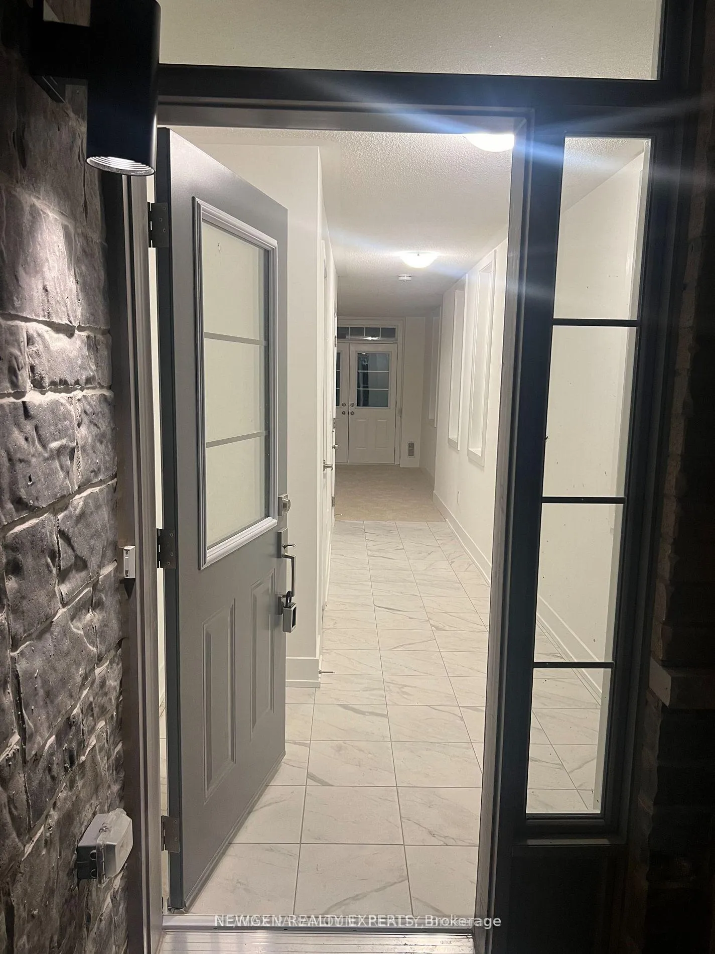 Photo 3 of 54 Waterside Way E, Whitby, Port Whitby — HOMEH