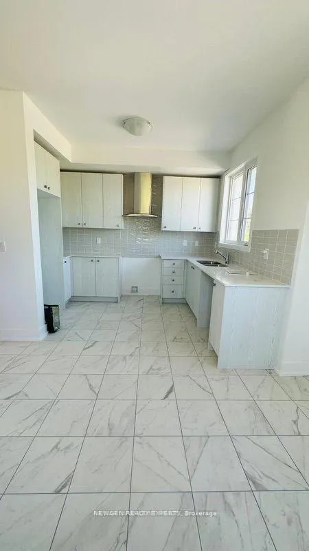 Photo 5 of 54 Waterside Way E, Whitby, Port Whitby — HOMEH