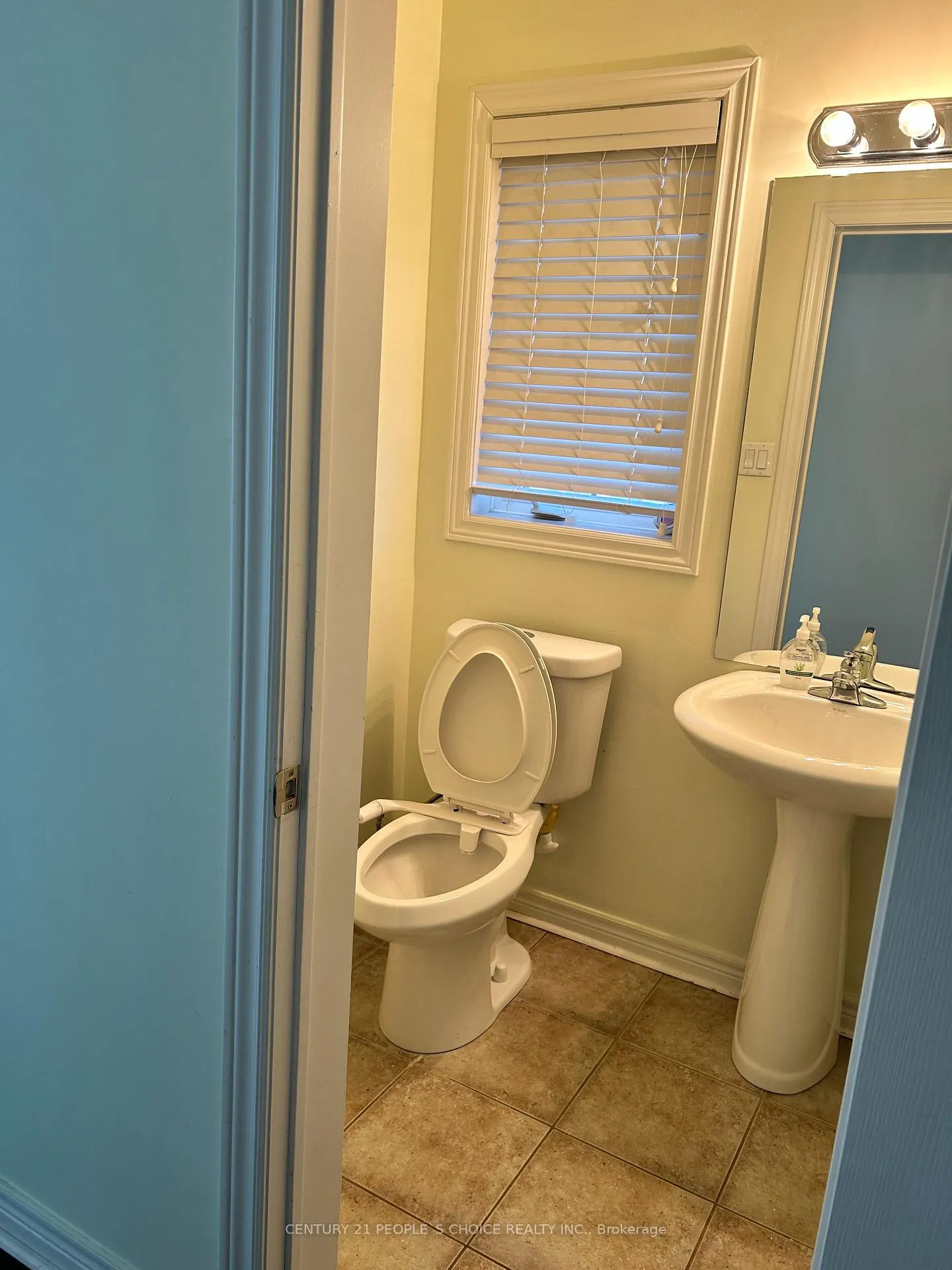 Photo 8 of 95 Eastfield Crescent, Clarington, Courtice — HOMEH
