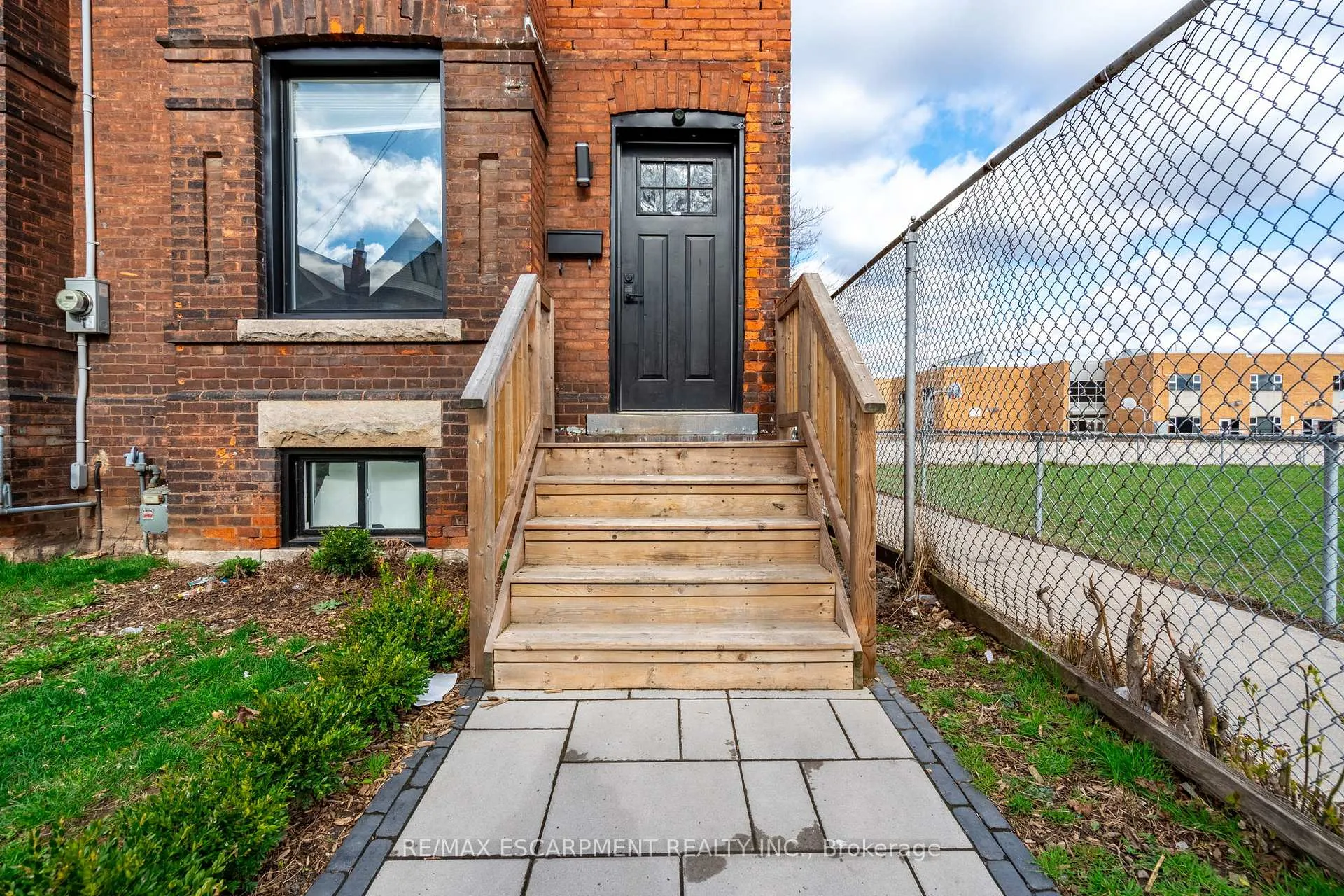 Photo 3 of 57 Madison Avenue, Hamilton, Gibson — HOMEH