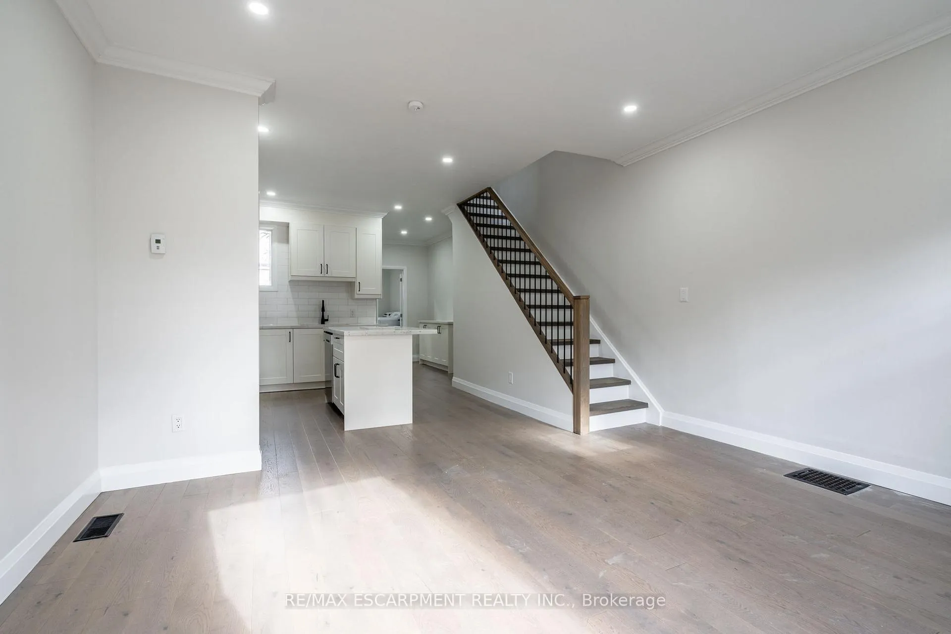 Photo 6 of 57 Madison Avenue, Hamilton, Gibson — HOMEH