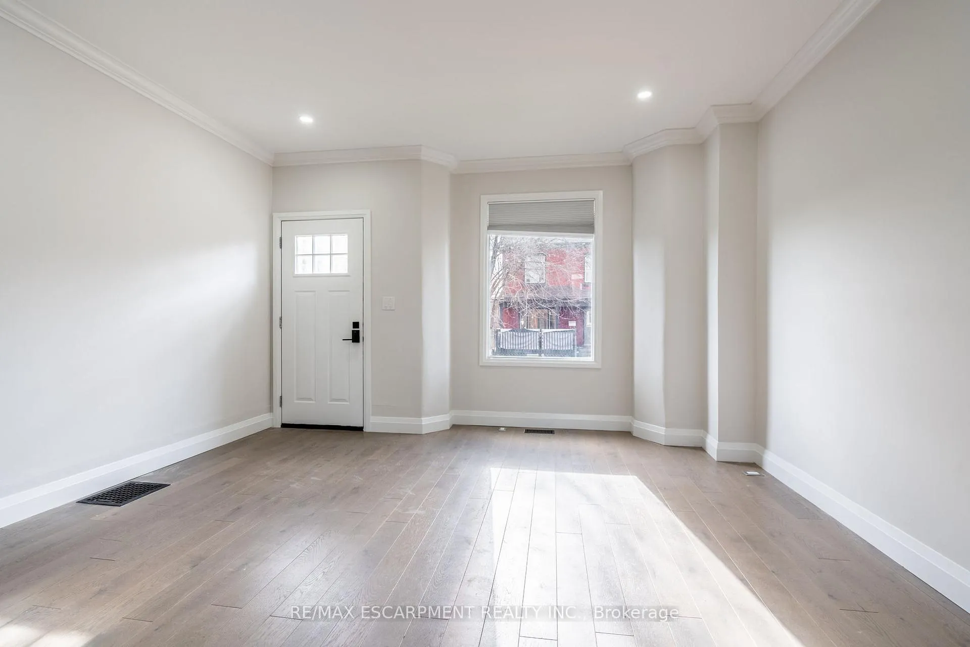 Photo 7 of 57 Madison Avenue, Hamilton, Gibson — HOMEH