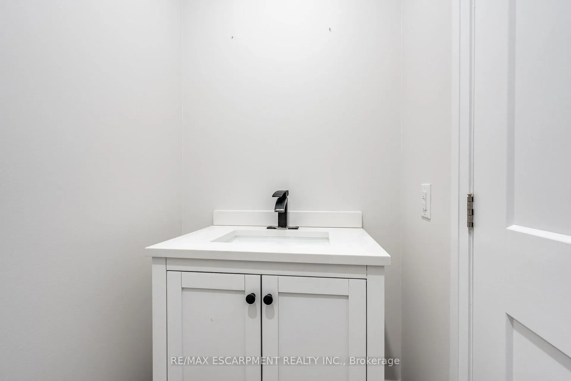 Photo 15 of 57 Madison Avenue, Hamilton, Gibson — HOMEH