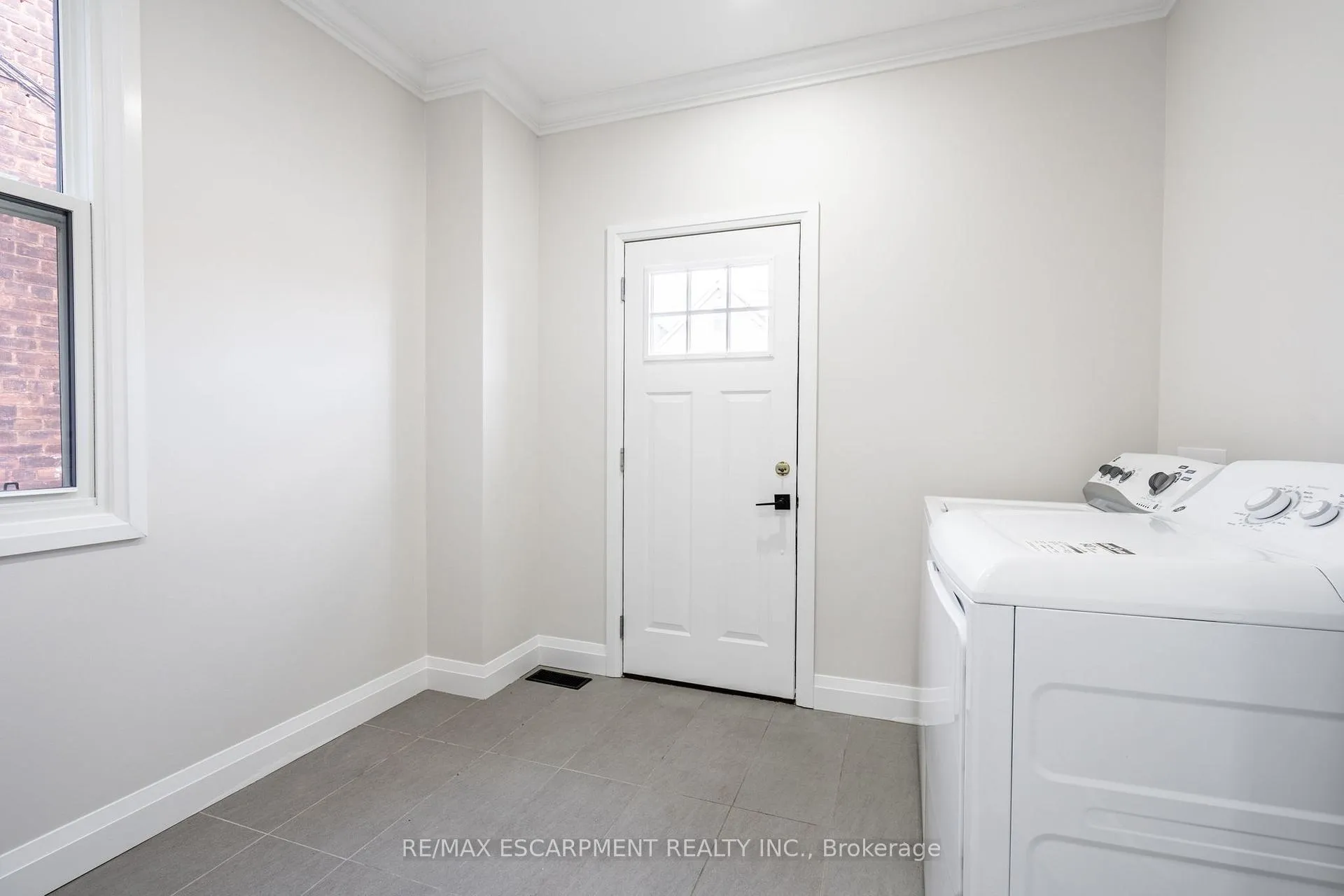 Photo 16 of 57 Madison Avenue, Hamilton, Gibson — HOMEH