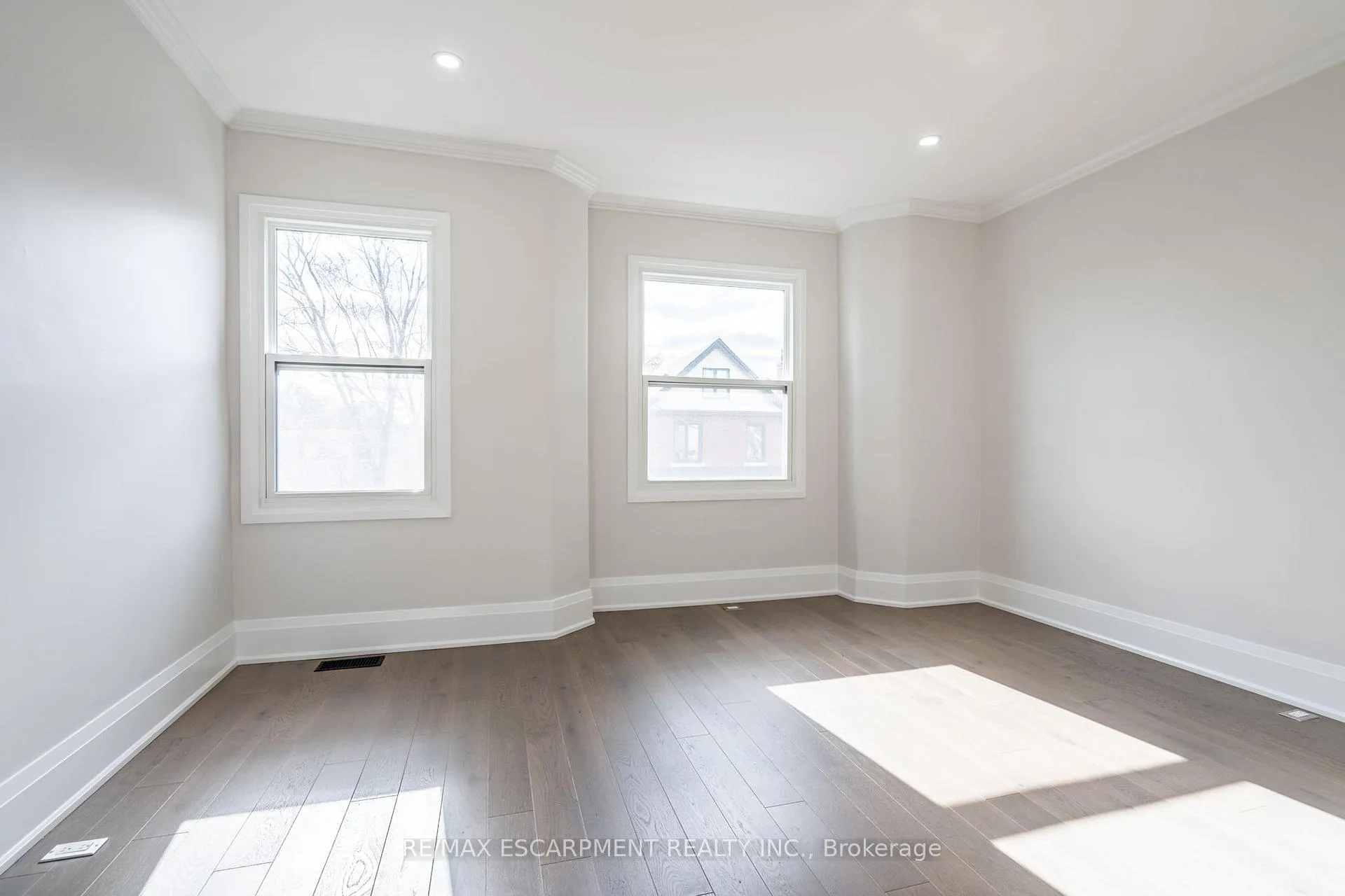 Photo 20 of 57 Madison Avenue, Hamilton, Gibson — HOMEH