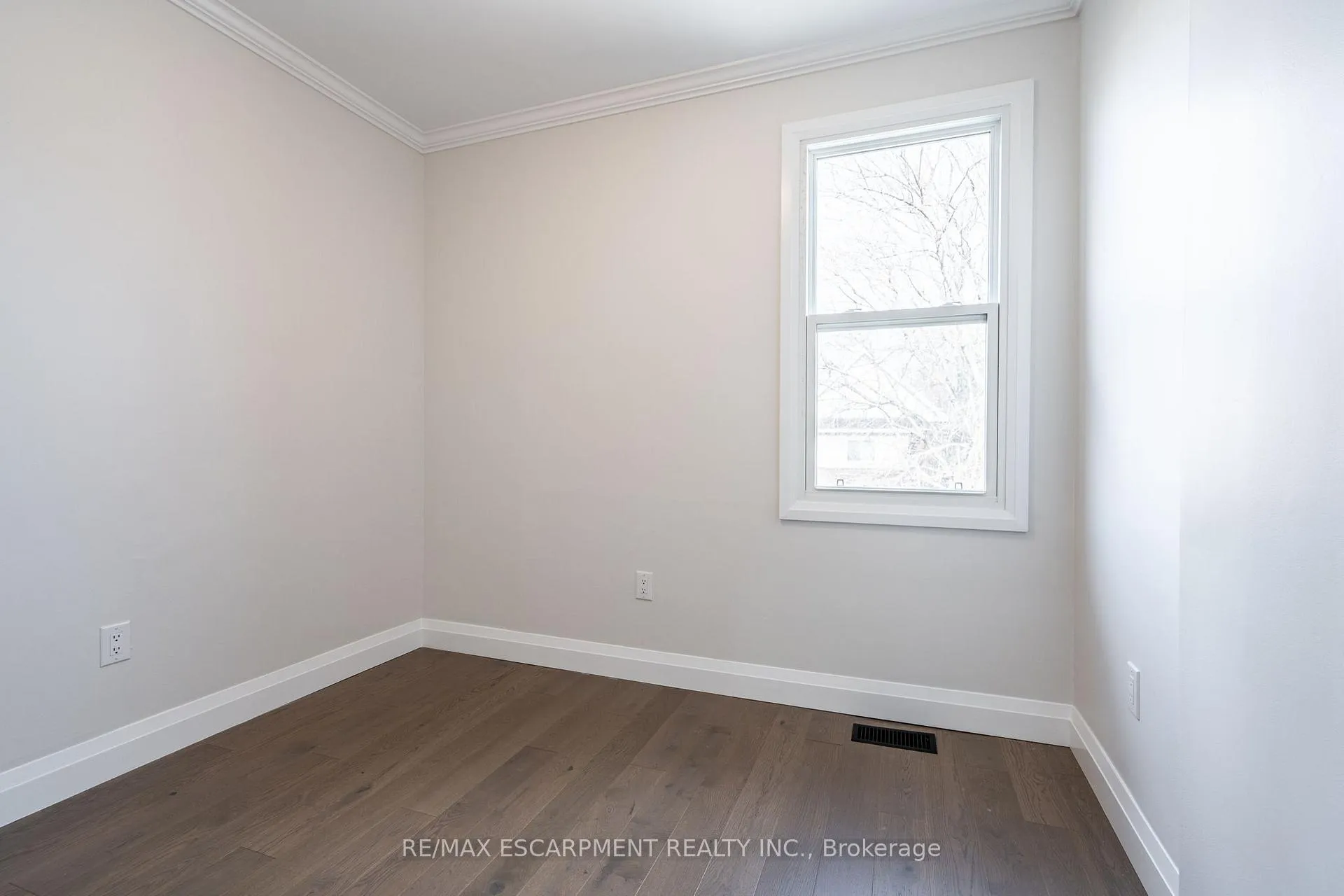 Photo 24 of 57 Madison Avenue, Hamilton, Gibson — HOMEH