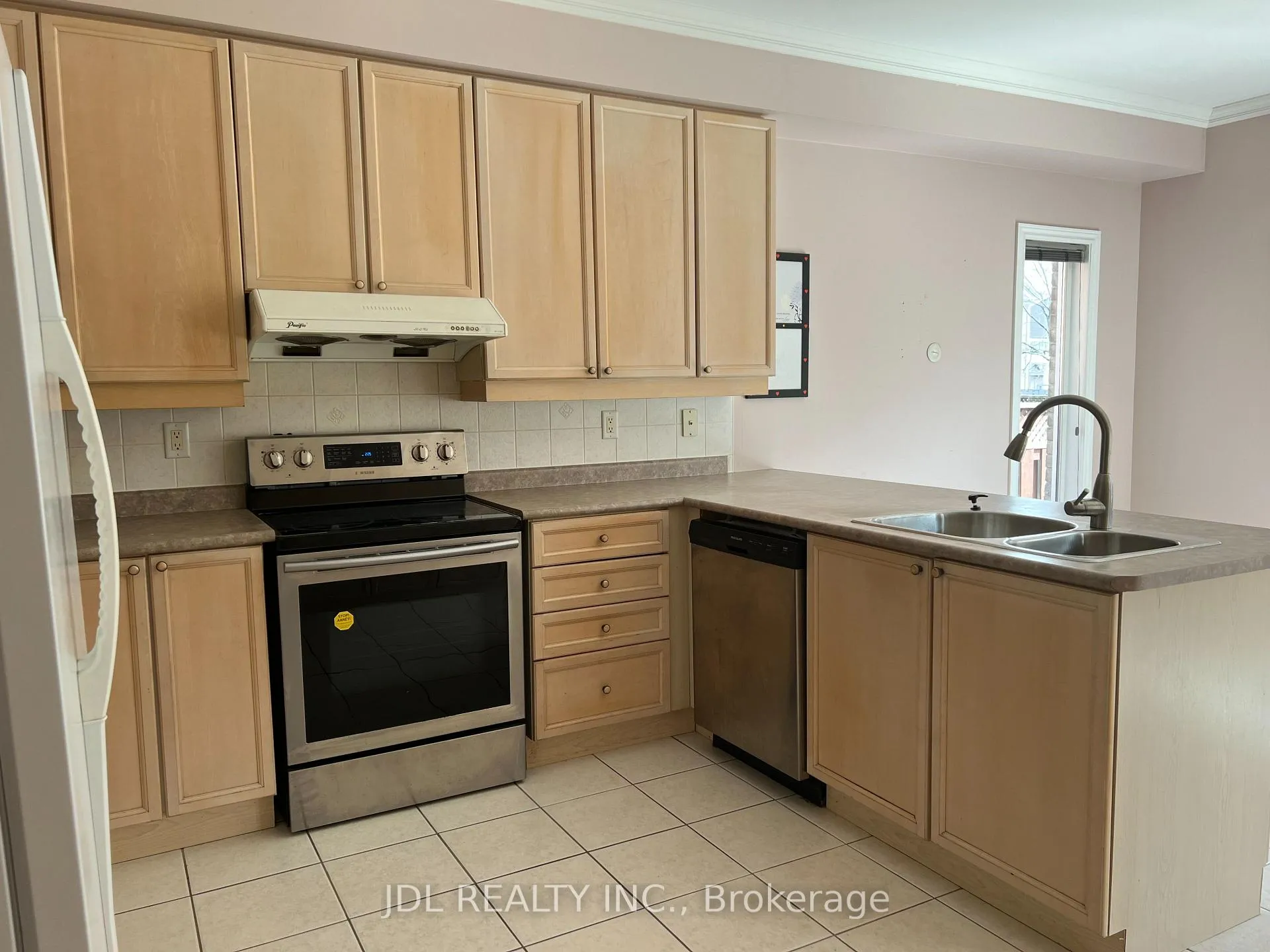 Photo 3 of 105 Elmrill Road, Markham, Berczy — HOMEH