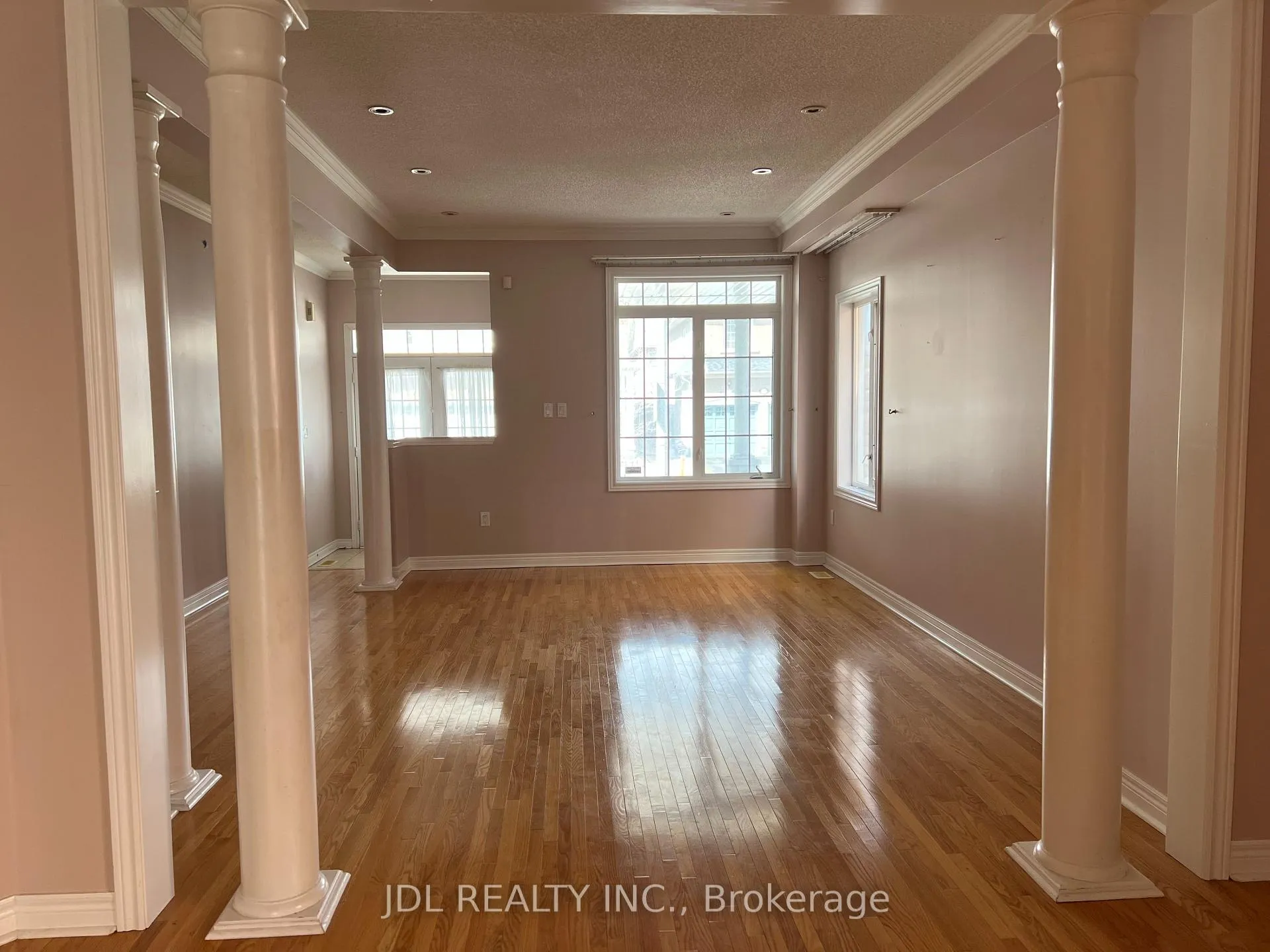 Photo 4 of 105 Elmrill Road, Markham, Berczy — HOMEH