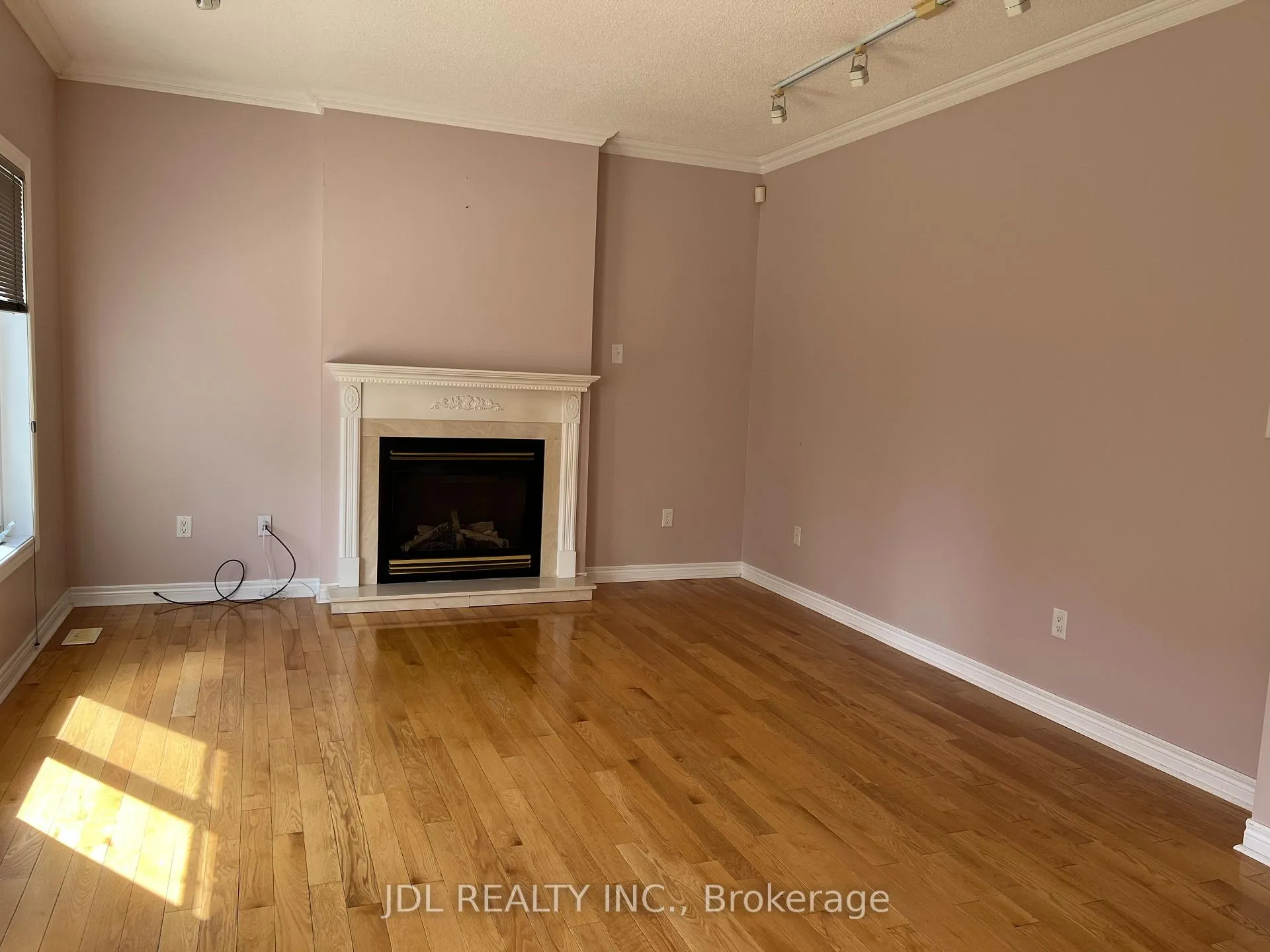 Photo 5 of 105 Elmrill Road, Markham, Berczy — HOMEH