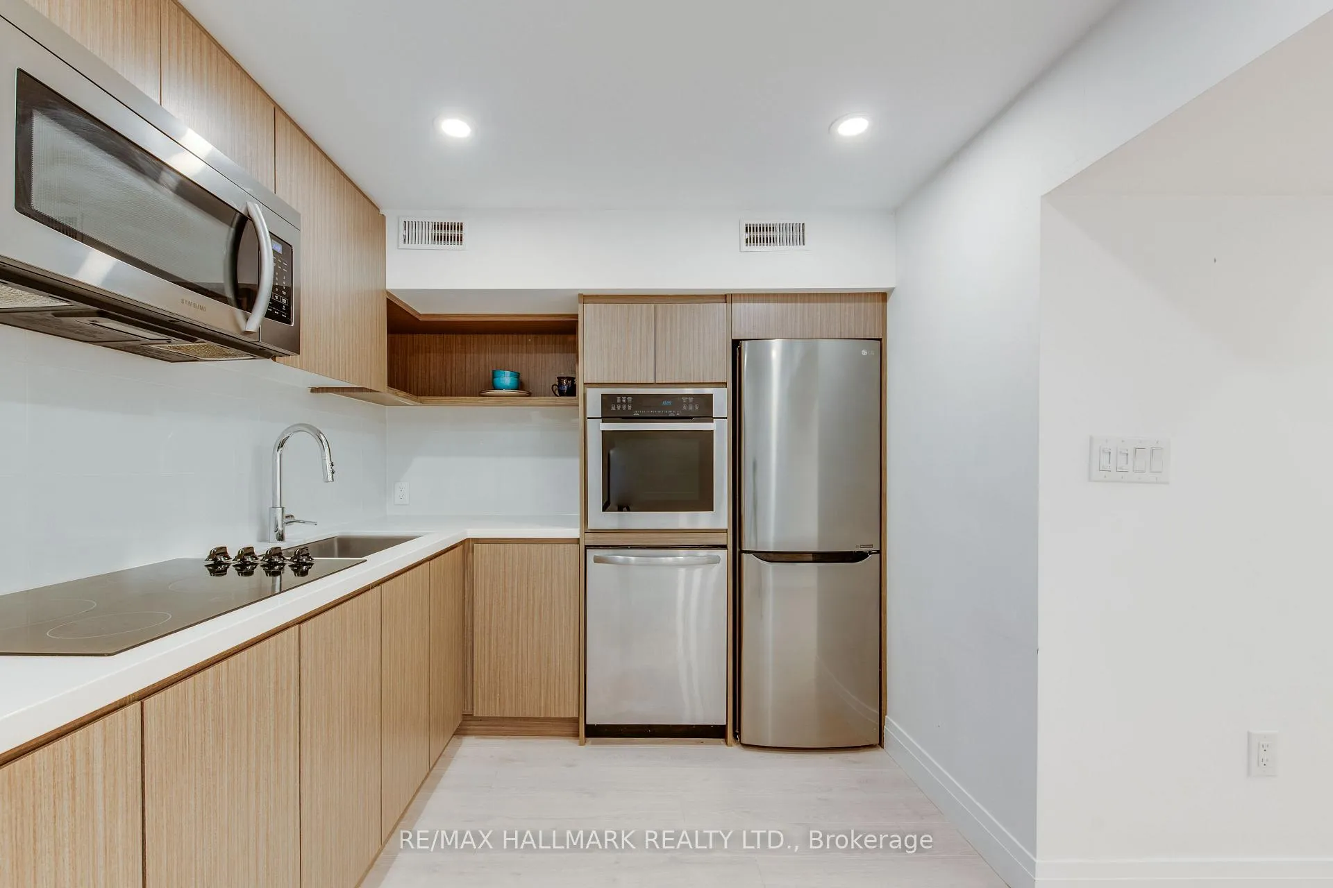 Photo 3 of Unit Lower, 210 Parkmount Road, Toronto, Greenwood-Coxwell — HOMEH