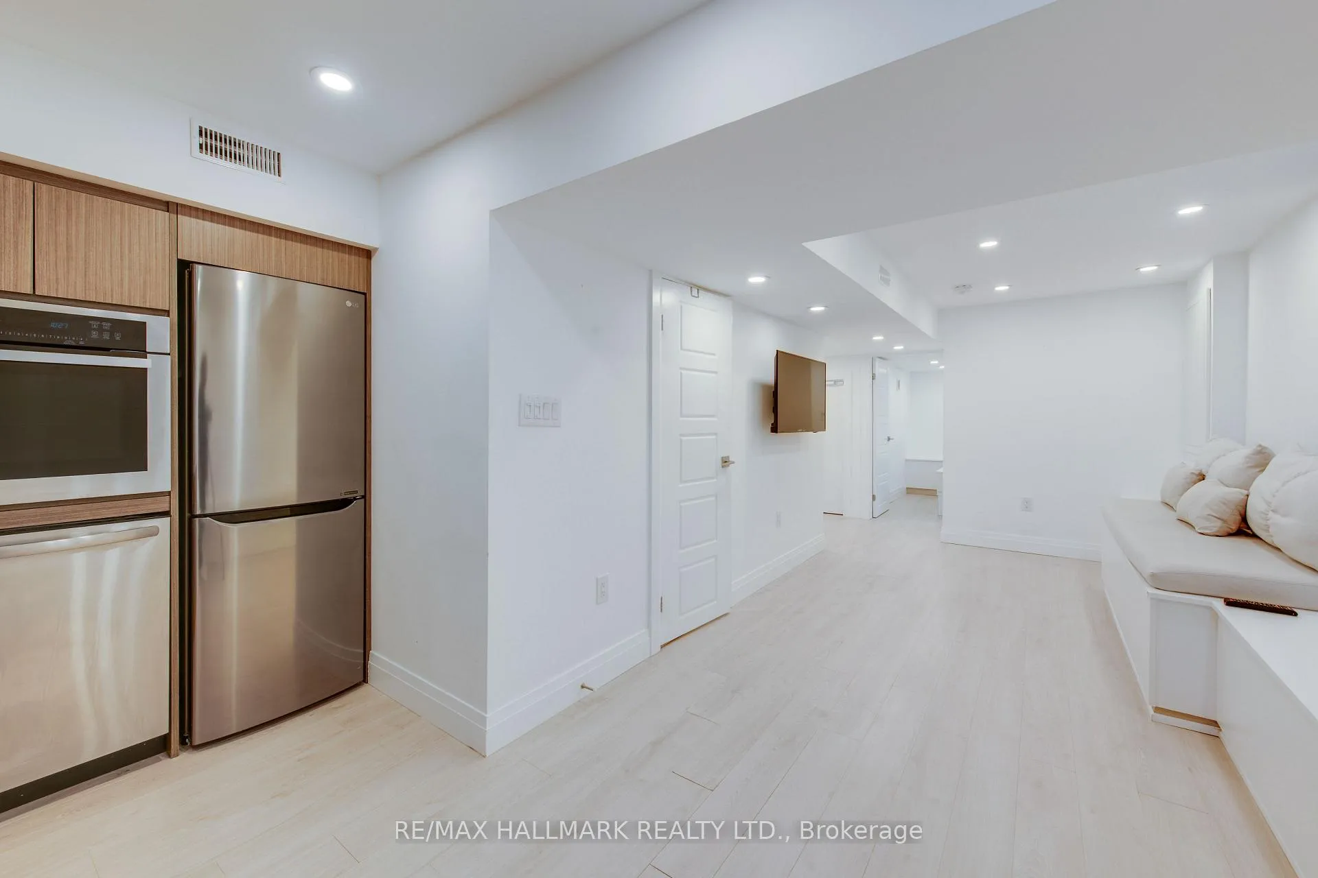 Photo 5 of Unit Lower, 210 Parkmount Road, Toronto, Greenwood-Coxwell — HOMEH