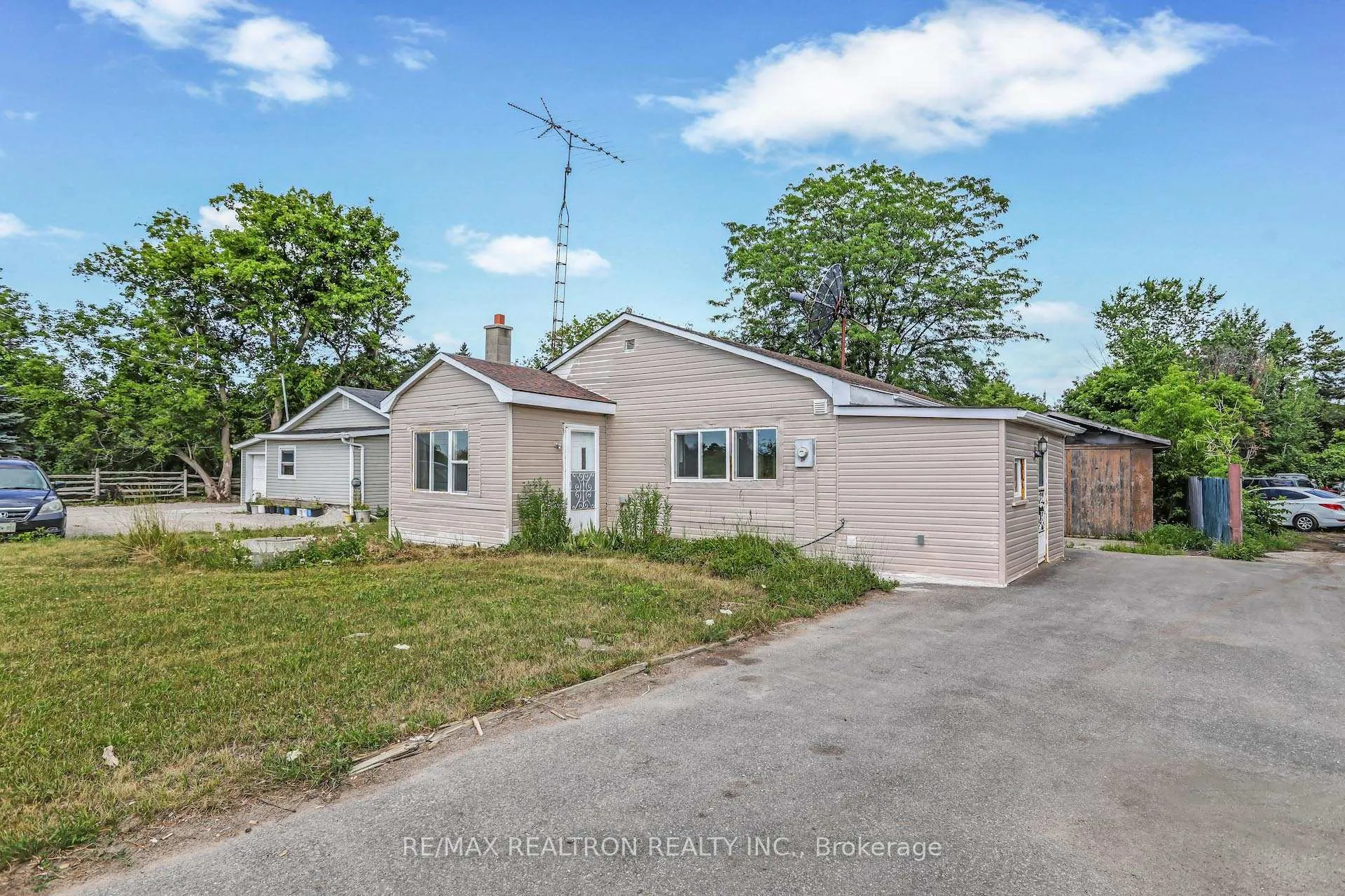 Photo 2 of 5742 County Rd 90, Springwater, Rural Springwater — HOMEH