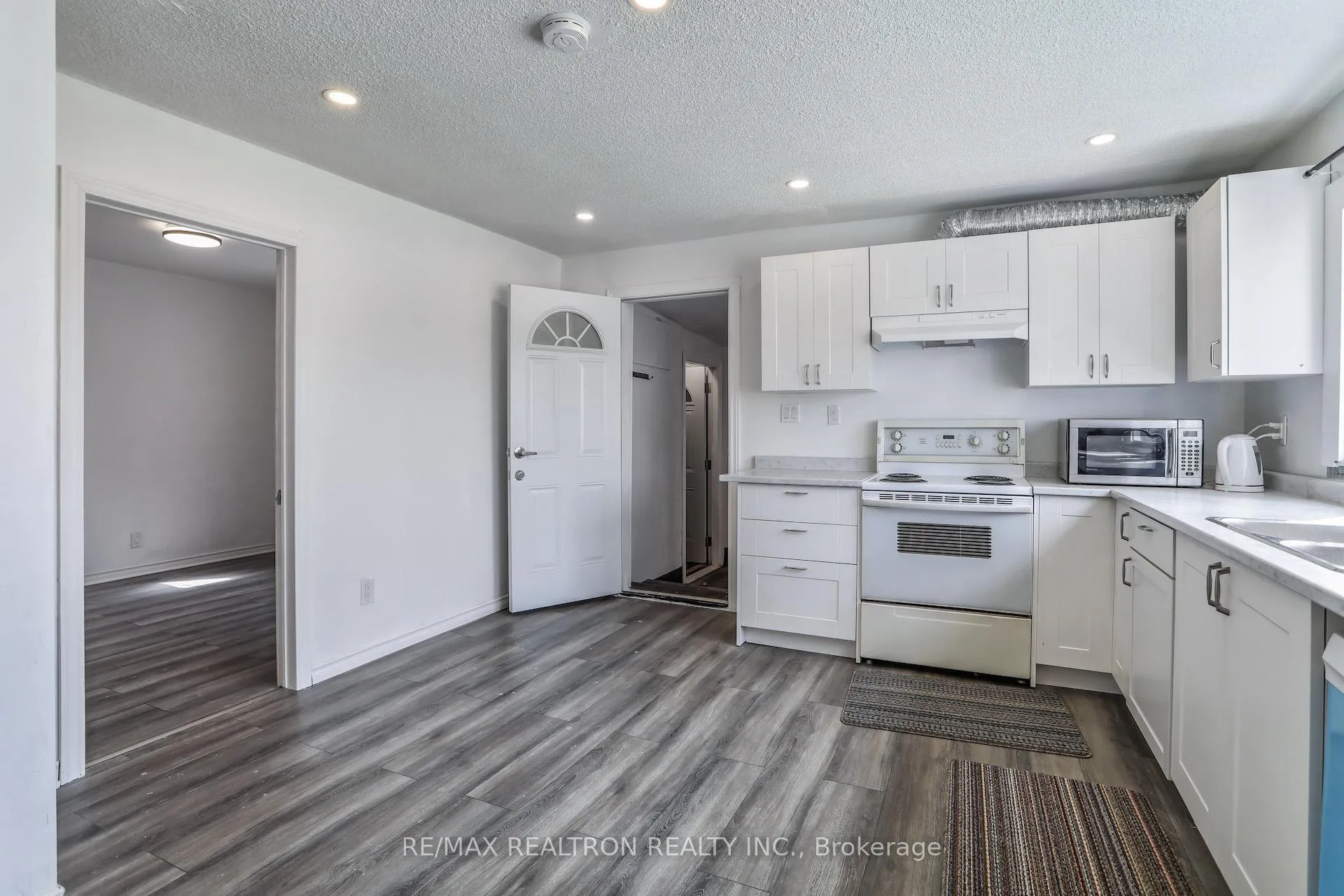 Photo 6 of 5742 County Rd 90, Springwater, Rural Springwater — HOMEH