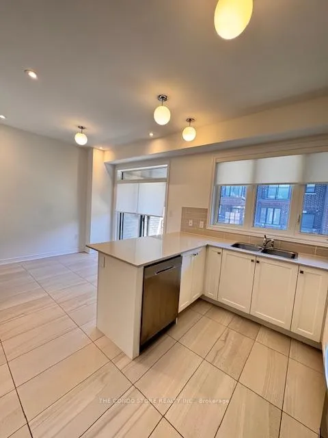 Photo 5 of 25 Steamboat Way, Whitby, Port Whitby — HOMEH