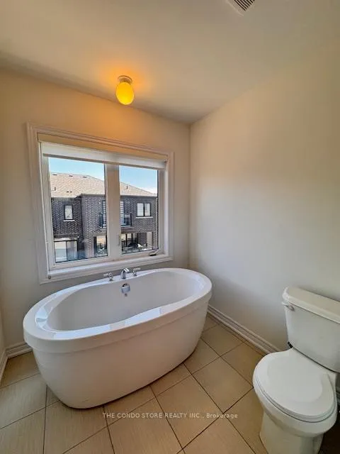 Photo 18 of 25 Steamboat Way, Whitby, Port Whitby — HOMEH