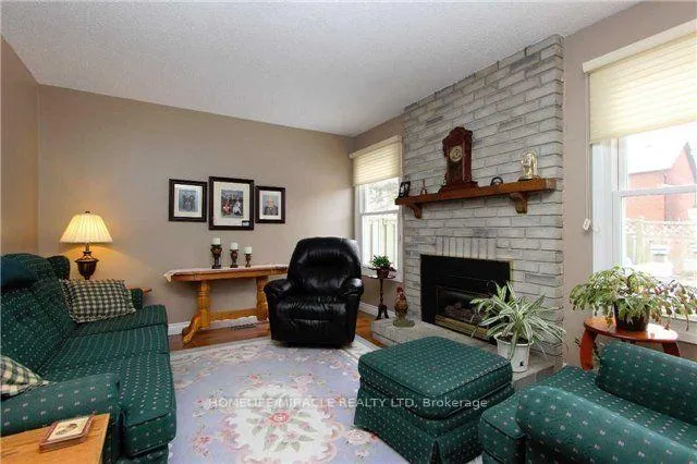 Photo 7 of 57 Chadwick Drive E, Ajax, Central — HOMEH