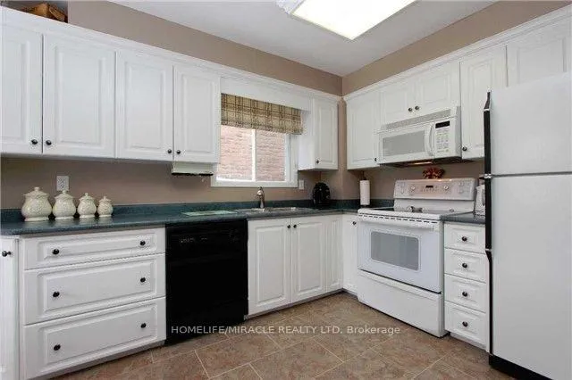 Photo 8 of 57 Chadwick Drive E, Ajax, Central — HOMEH