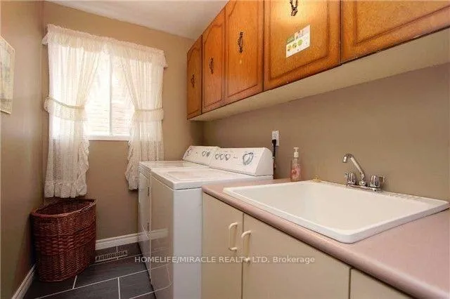 Photo 10 of 57 Chadwick Drive E, Ajax, Central — HOMEH