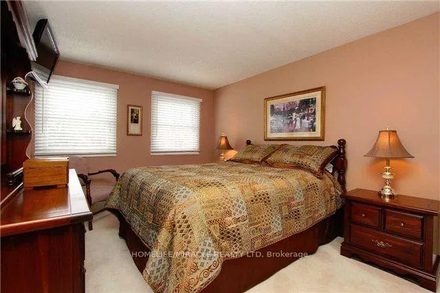 Photo 11 of 57 Chadwick Drive E, Ajax, Central — HOMEH